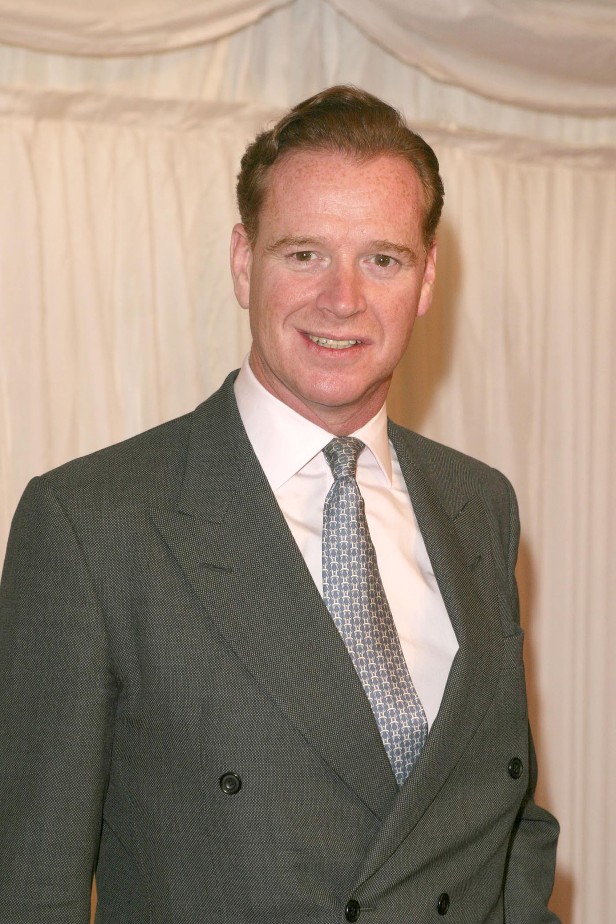 James Hewitt llegando al programa de la ITV "Hell's Kitchen" el 31 de mayo de 2004. | Fuente: Getty Images