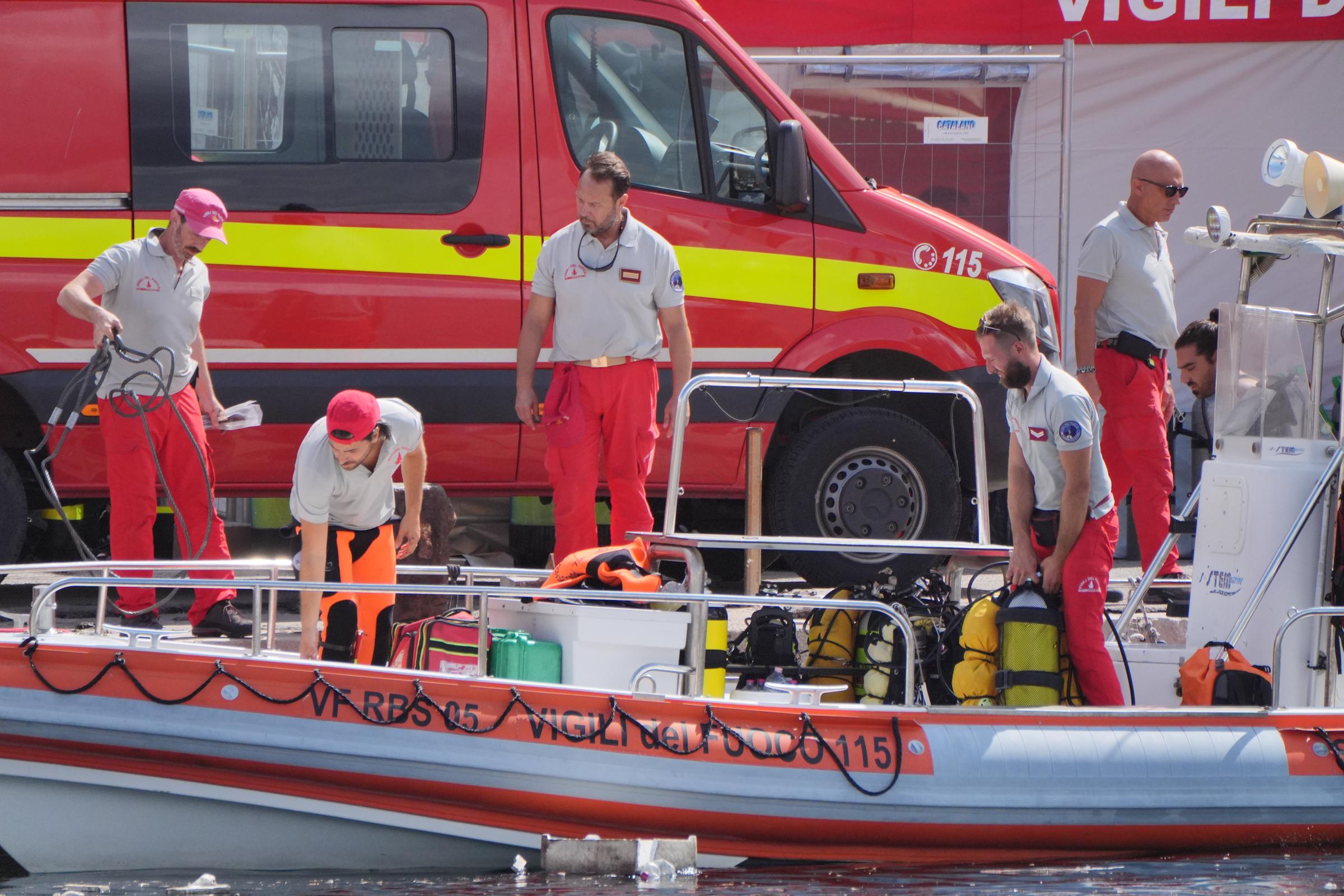 Los servicios de emergencia italianos se preparan para dirigirse a la zona de la costa siciliana, tomada el 20 de agosto de 2024 | Fuente: Getty Images