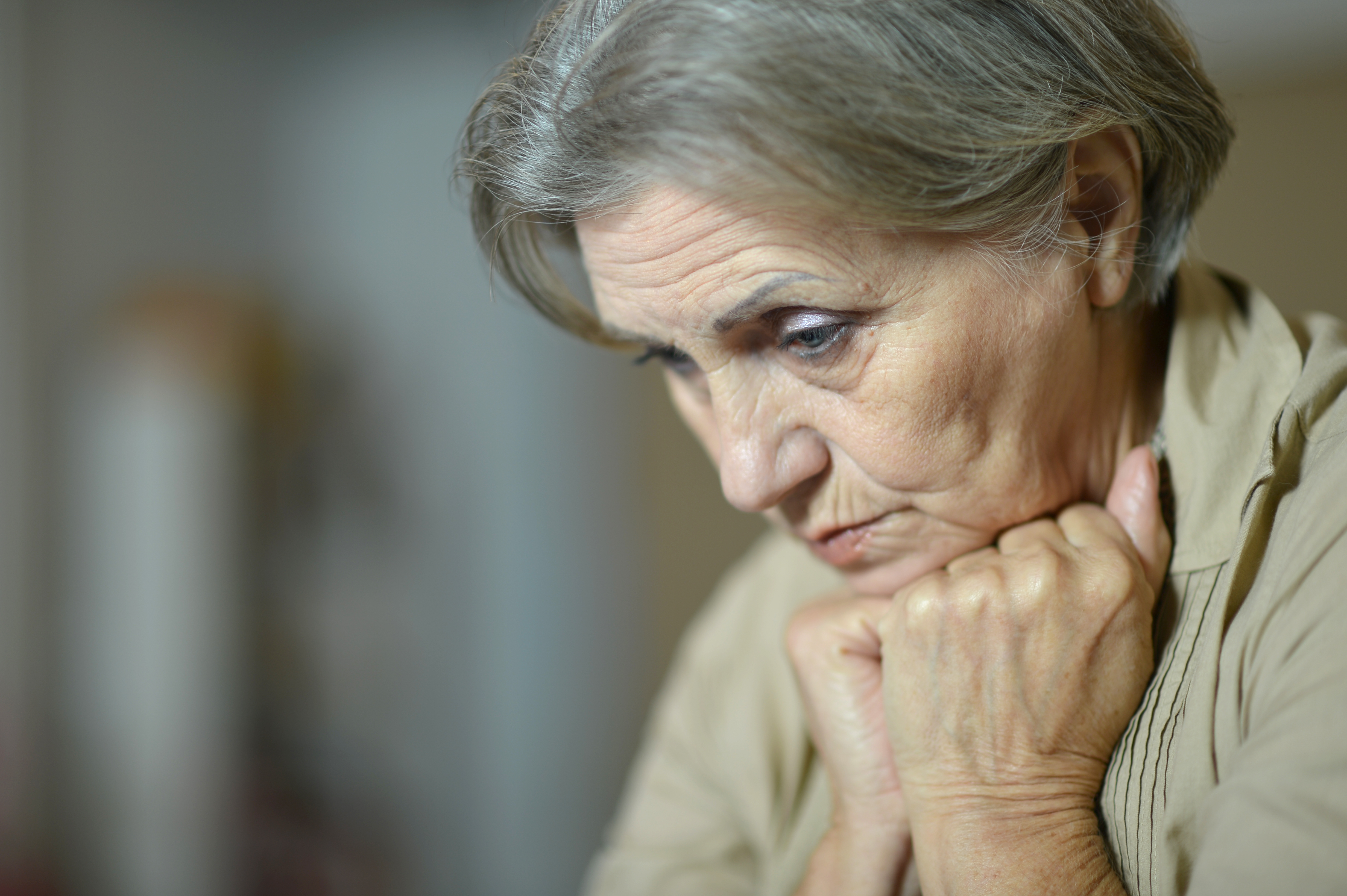 Mujer de edad triste | Fuente: Shutterstock