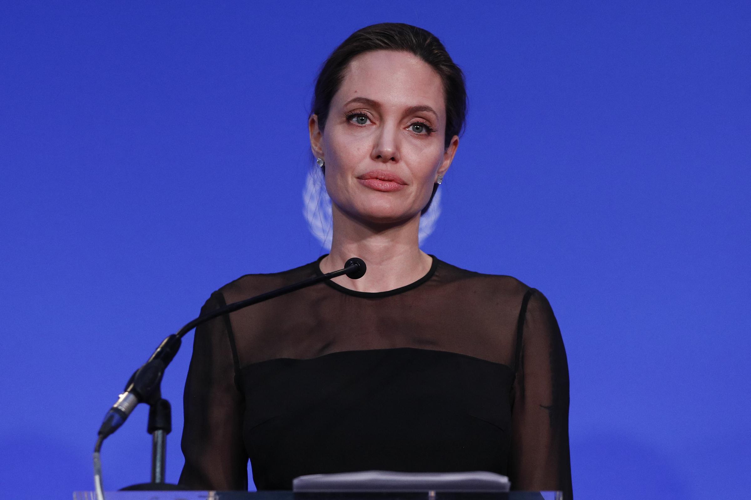 Angelina Jolie habla en la Reunión Ministerial de Defensa para el Mantenimiento de la Paz de la ONU, el 8 de septiembre de 2016, en Londres, Inglaterra. | Fuente: Getty Images