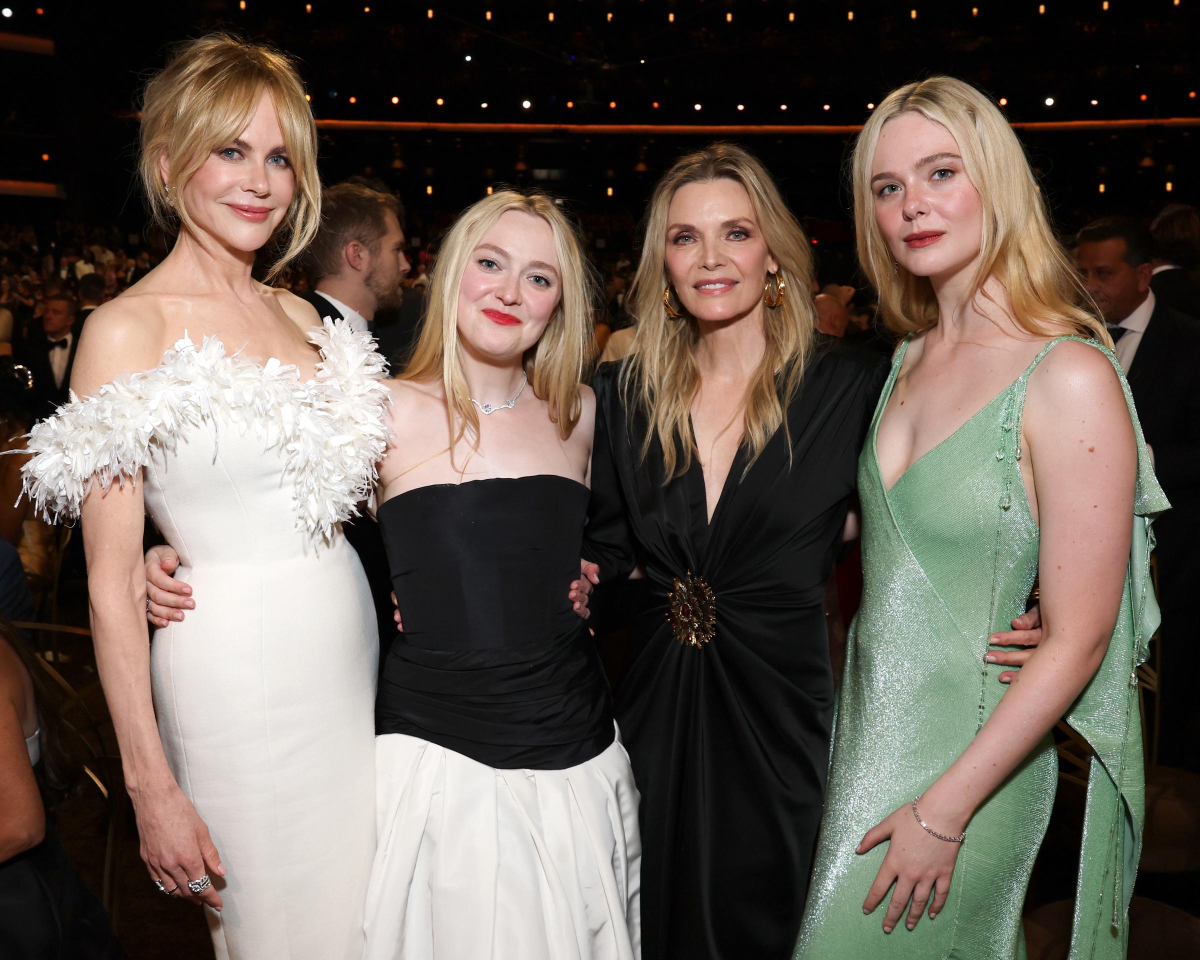 Kidman se unió a Dakota Fanning, Michelle Pfeiffer y Elle Fanning durante la 78ª edición de los Premios Primetime Emmy. Las cuatro estaban vinculadas a "Margo's Got Money Troubles", que recibió ocho nominaciones al Emmy y tres victorias en 2026. | Fuente: Getty Images