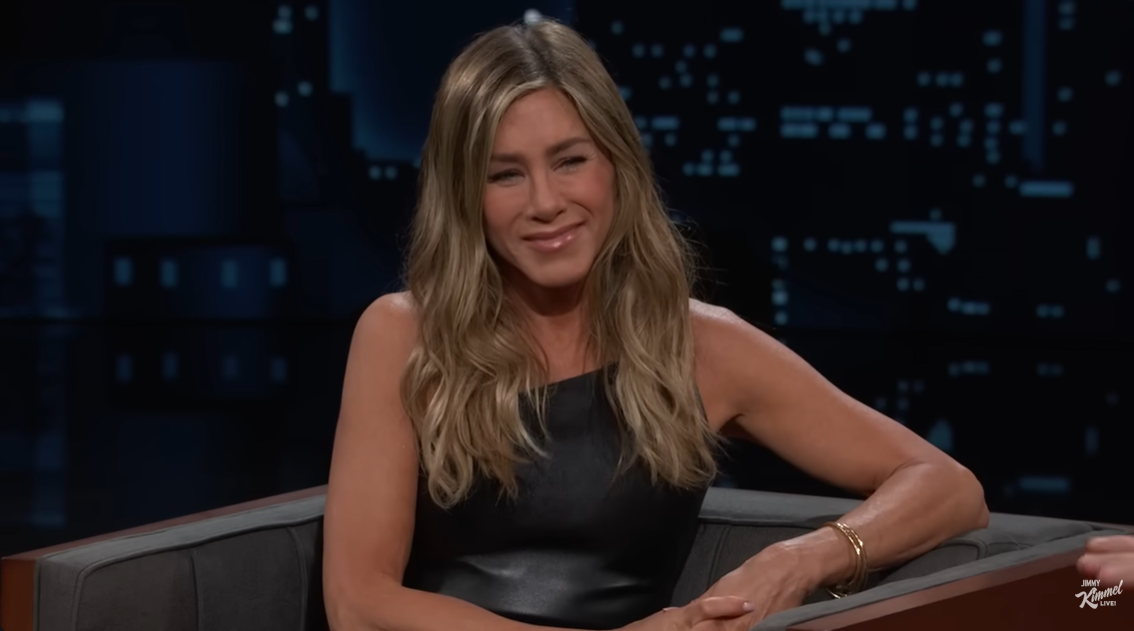 Jennifer Aniston en "Jimmy Kimmel Live", compartido el 3 de octubre de 2024 | Fuente: YouTube.com/JimmyKimmelLive