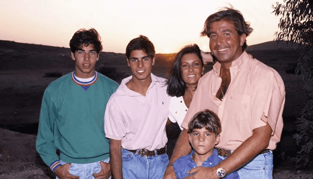 Carmina Ordóñez with her family.  |  Photo: YouTube / Diez Minutos Magazine