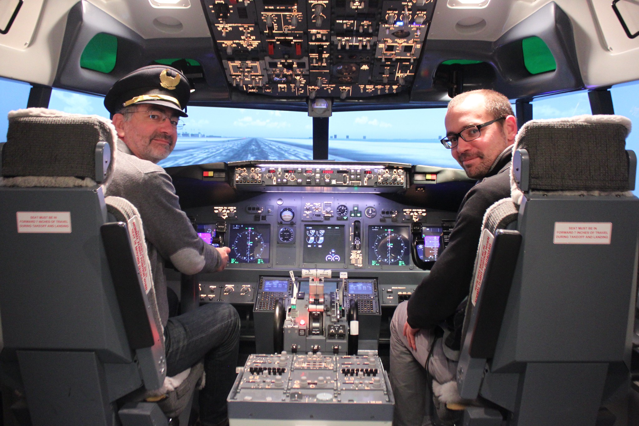 Pilotos dentro de un avión | Foto: flickr.com