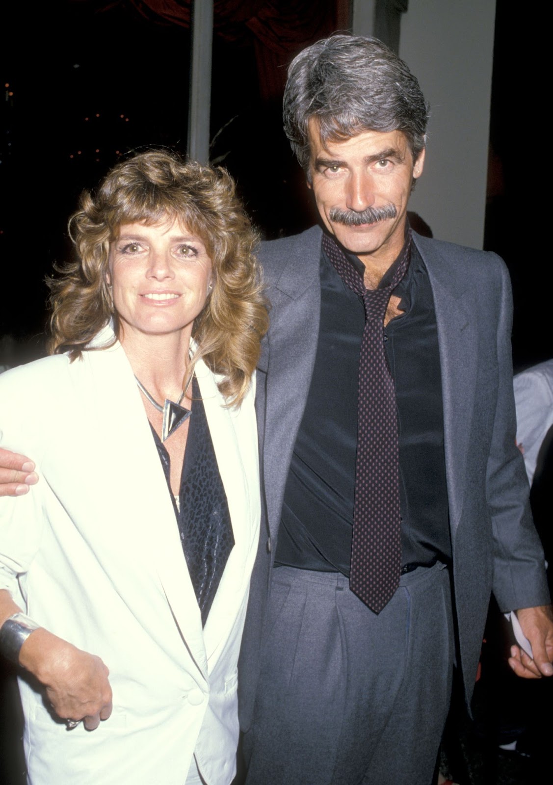 Katharine Ross y Sam Elliott en la fiesta de clausura de la primera temporada de "The Colbys" el 13 de abril de 1986, en Beverly Hills, California. | Fuente: Getty Images