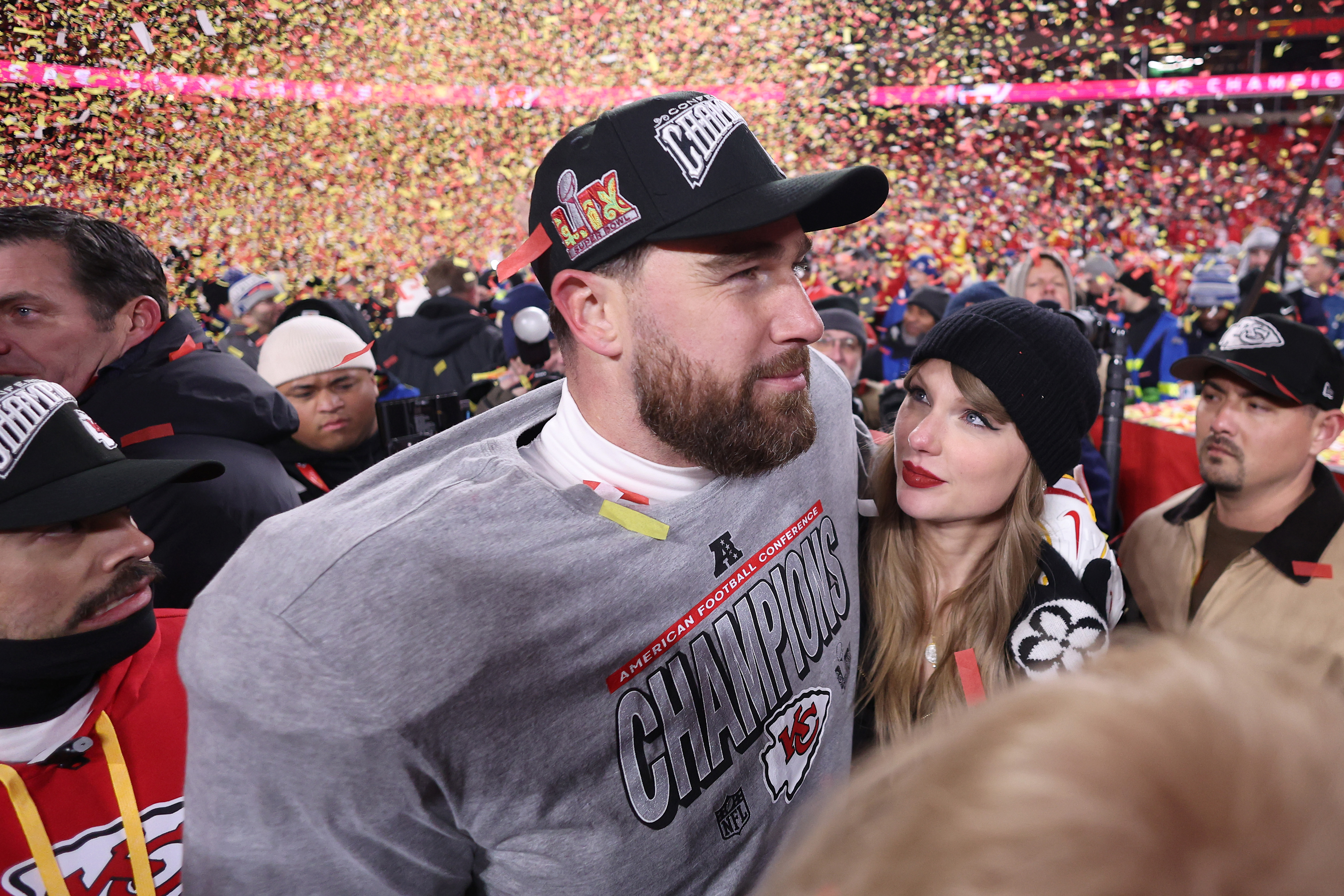 Taylor Swift celebra con Travis Kelce el 26 de enero de 2025, en Kansas City, Missouri | Fuente: Getty Images