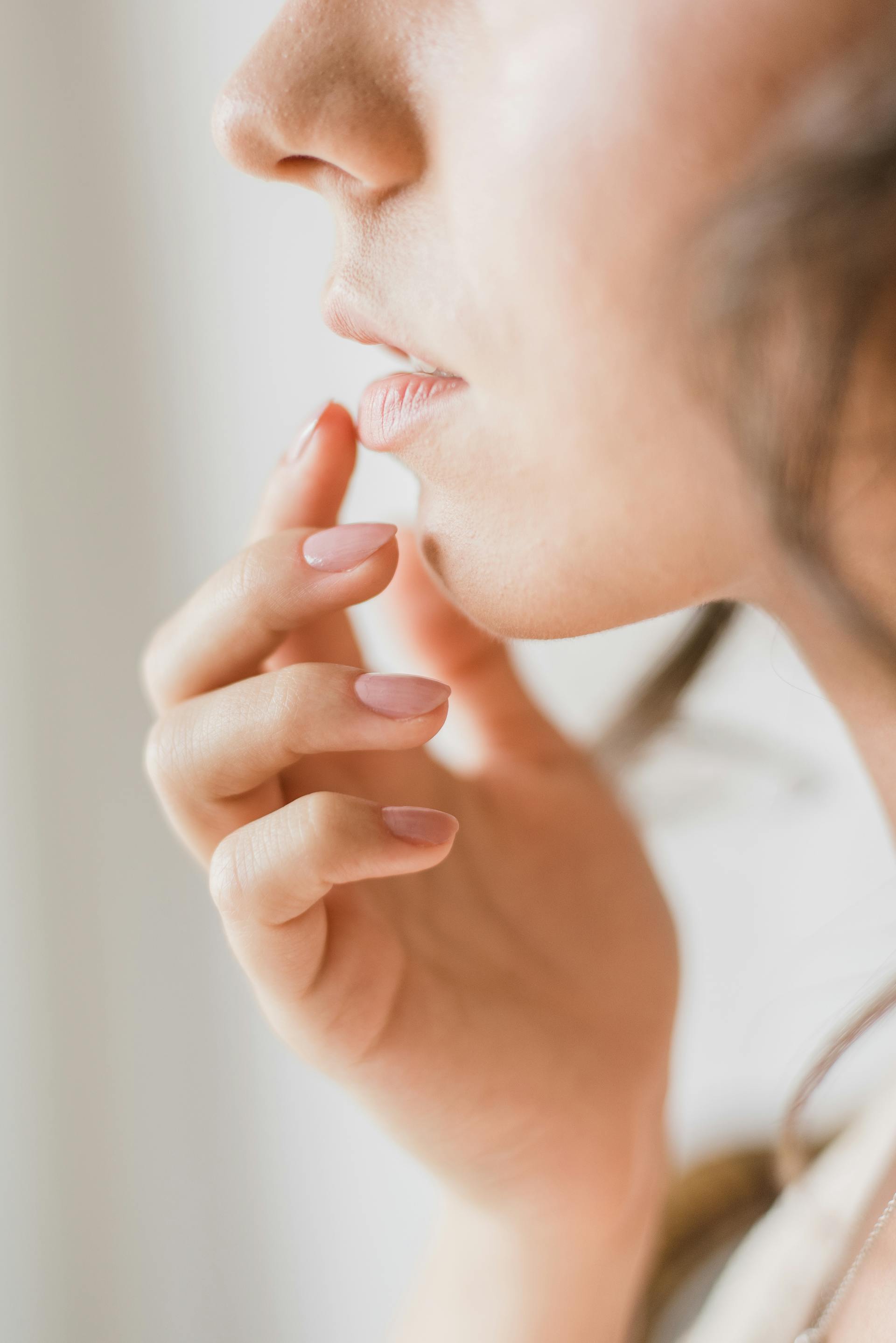 Una mujer posando pensativa | Fuente: Pexels