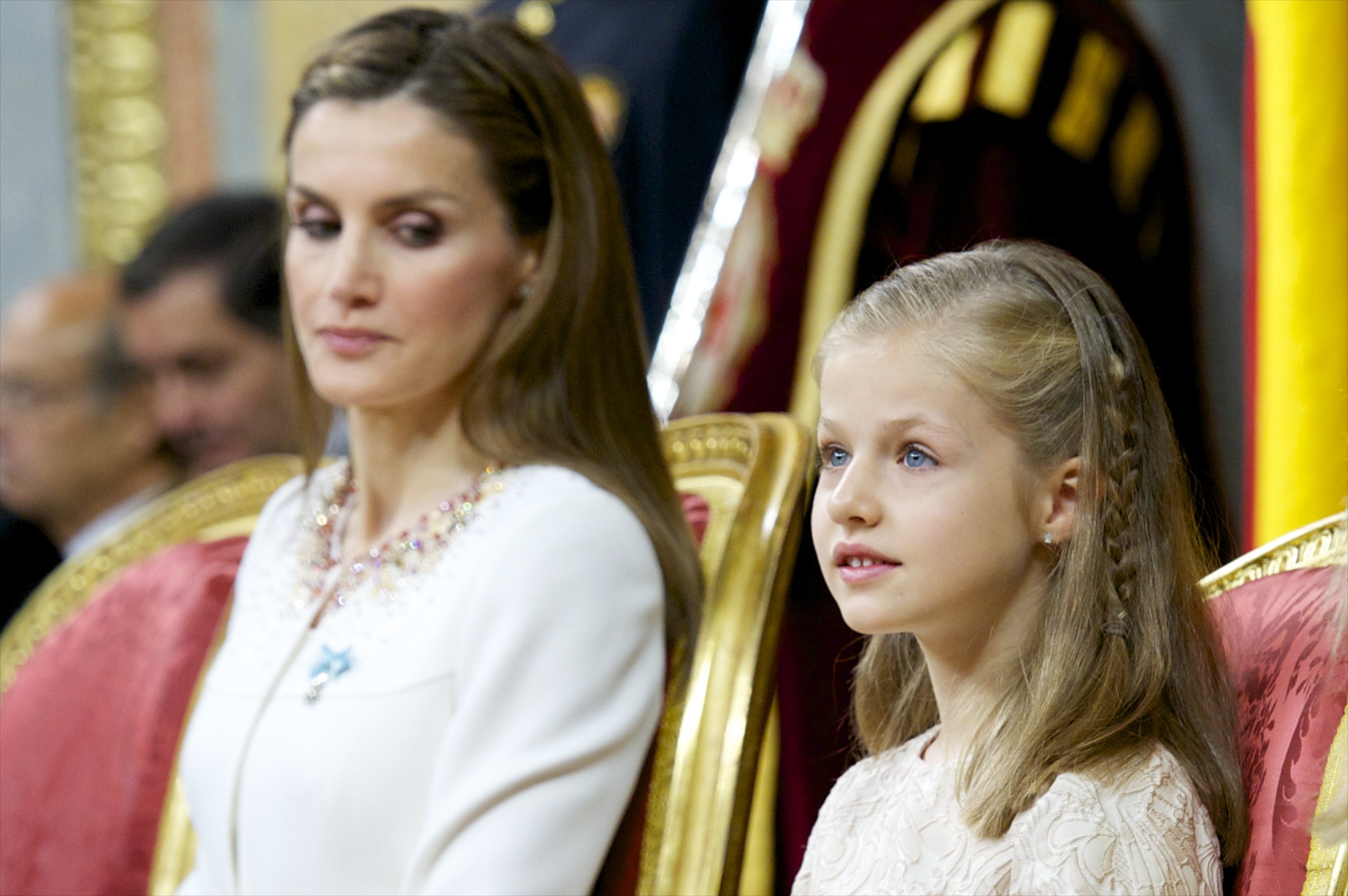 Reina Letizia y Princesa Leonor en la inauguración del Congreso de los Diputados en junio de 2014, en Madrid, España || Fuente: Getty Images