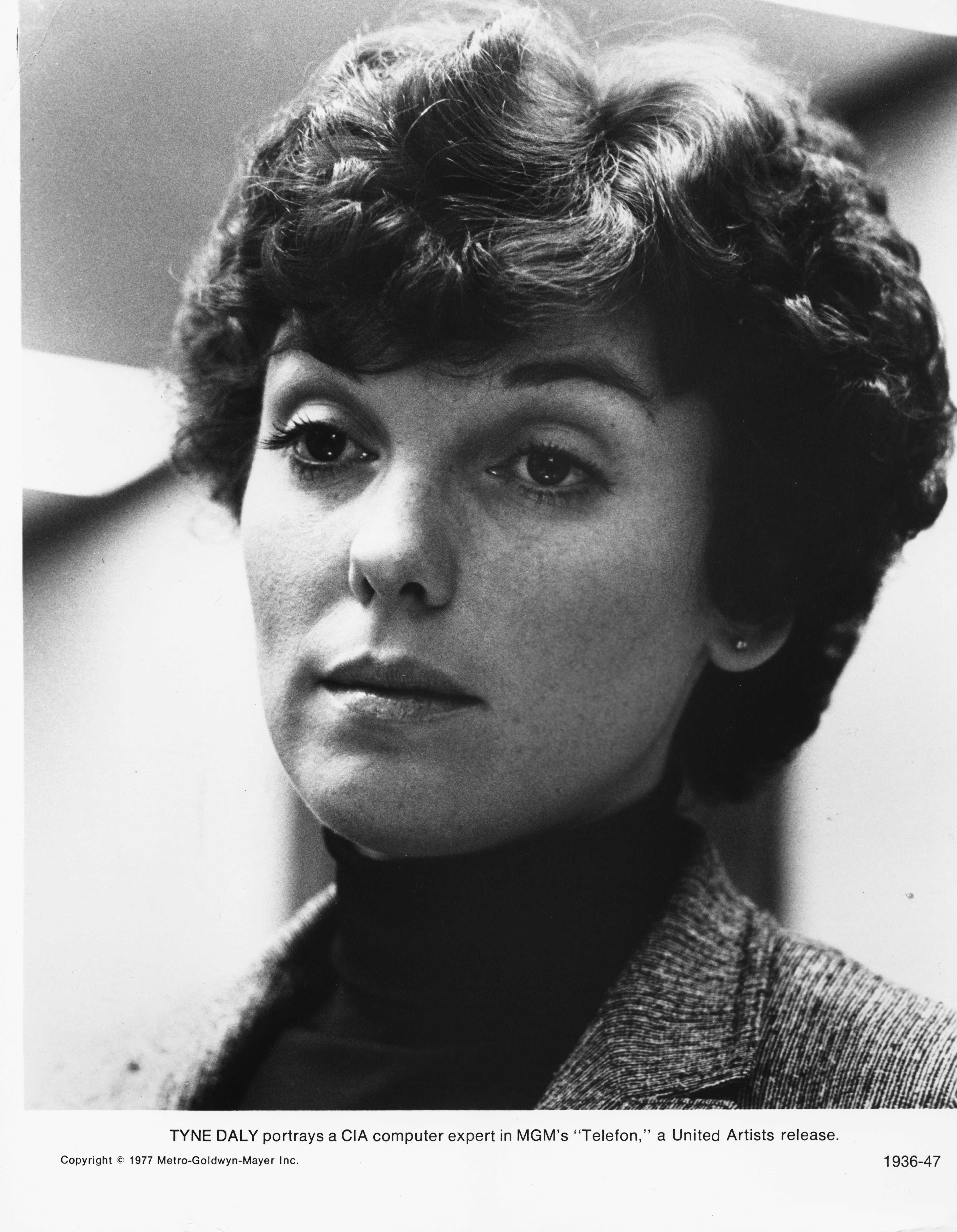 Tyne Daly en el rodaje de "Telefon" en 1977. | Fuente: Getty Images