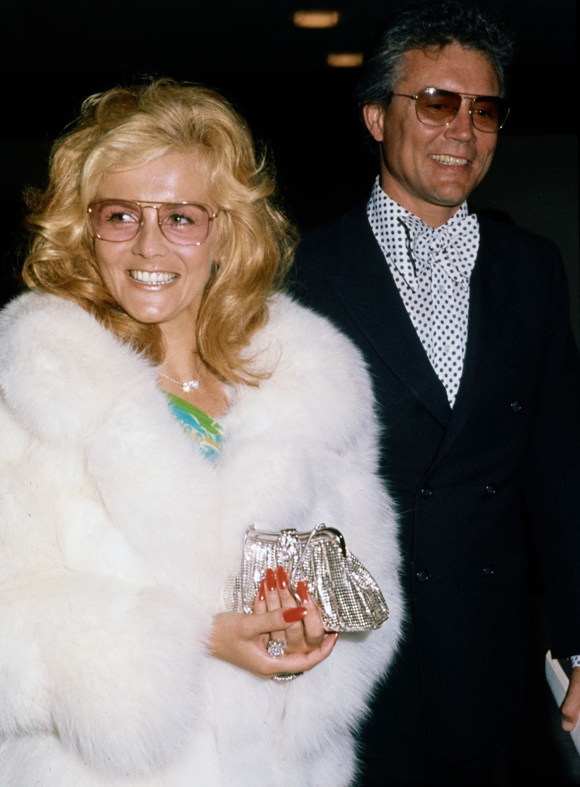 La estrella televisiva y Roger Smith en la 25ª edición de los premios Primetime Emmy, el 20 de mayo de 1973, en Los Ángeles, California | Fuente: Getty Images