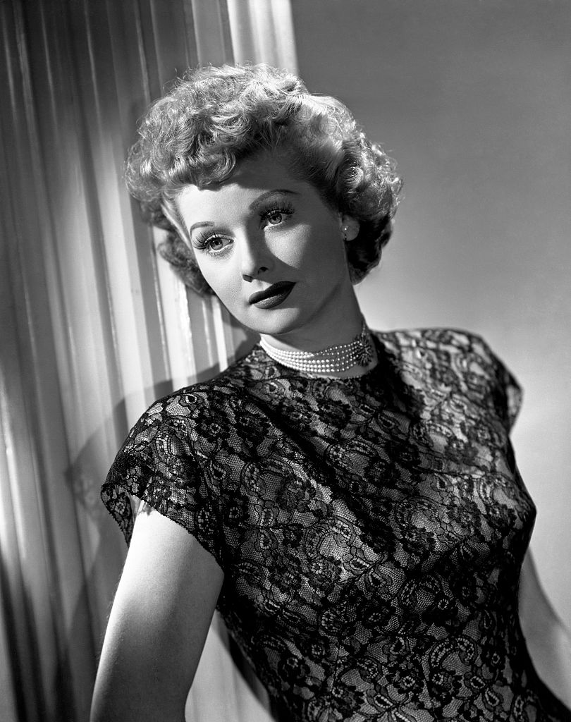 Lucille Ball como Liz Cooper en el programa de radio "Mi Esposo Favorito" el 15 de diciembre de 1948, Hollywood, California | Fuente: Getty Images