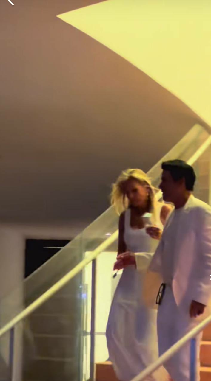 Chayanne sale junto a su esposa de la fiesta de revelación de género del bebé de Lele Pons. | Foto: TikTok.com/@pipozarek