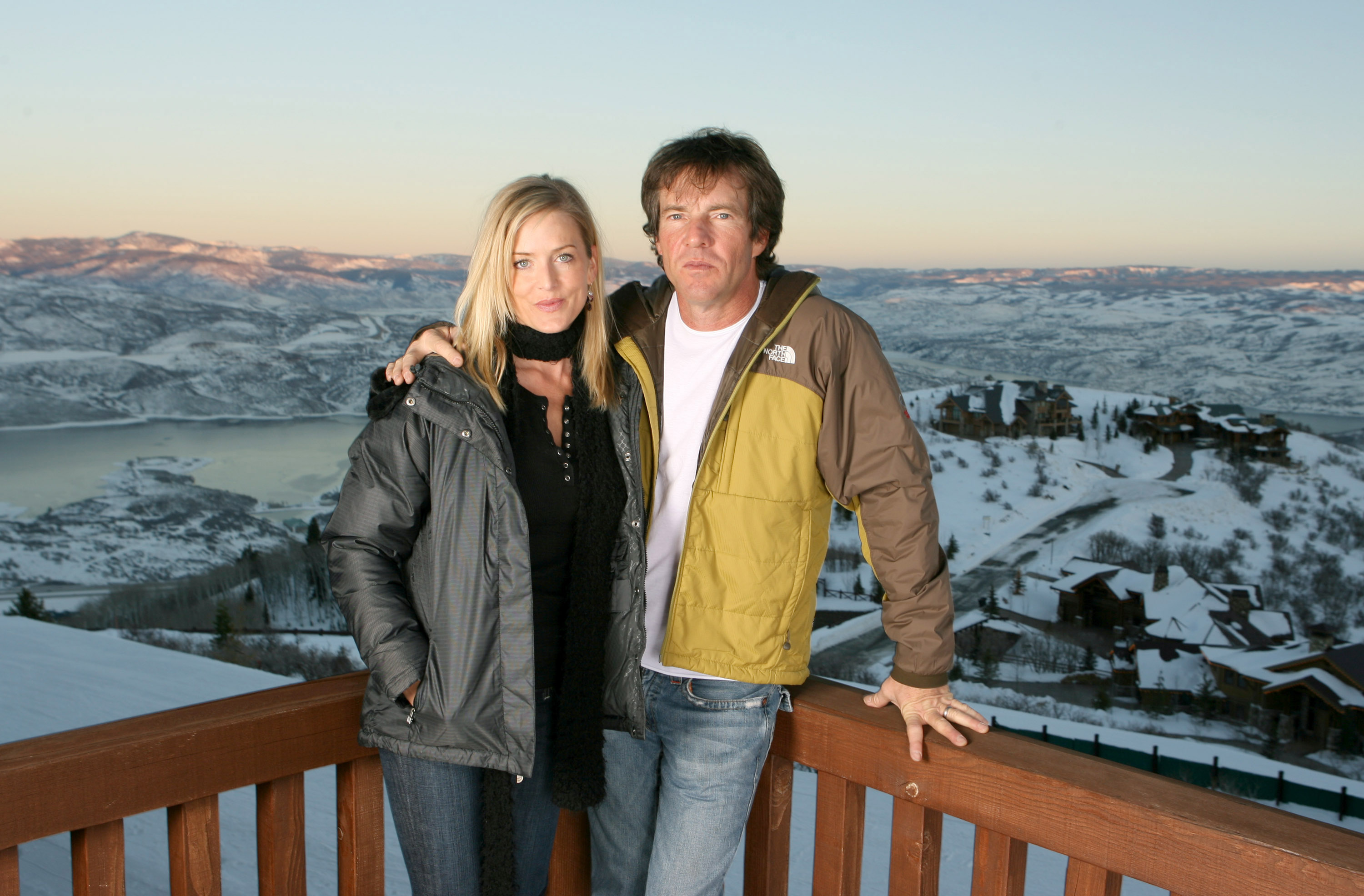Dennis Quaid y Kimberly Buffington asisten al Festival de Cine de Sundance el 24 de enero de 2006 | Fuente: Getty Images