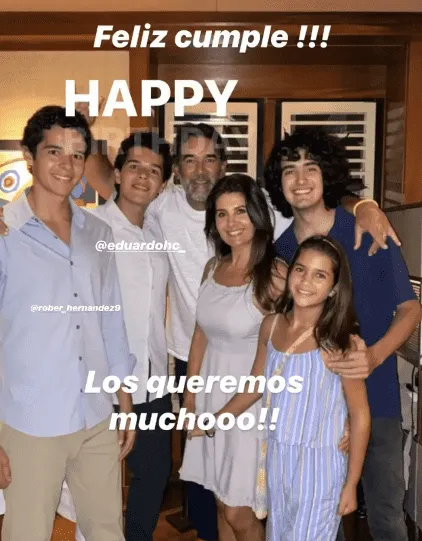 Mayrin Villanueva con su esposo Eduardo Santamarina y los hijos de ambos. | Foto: Captura historias de Instagram/@mayyrinvillanueva