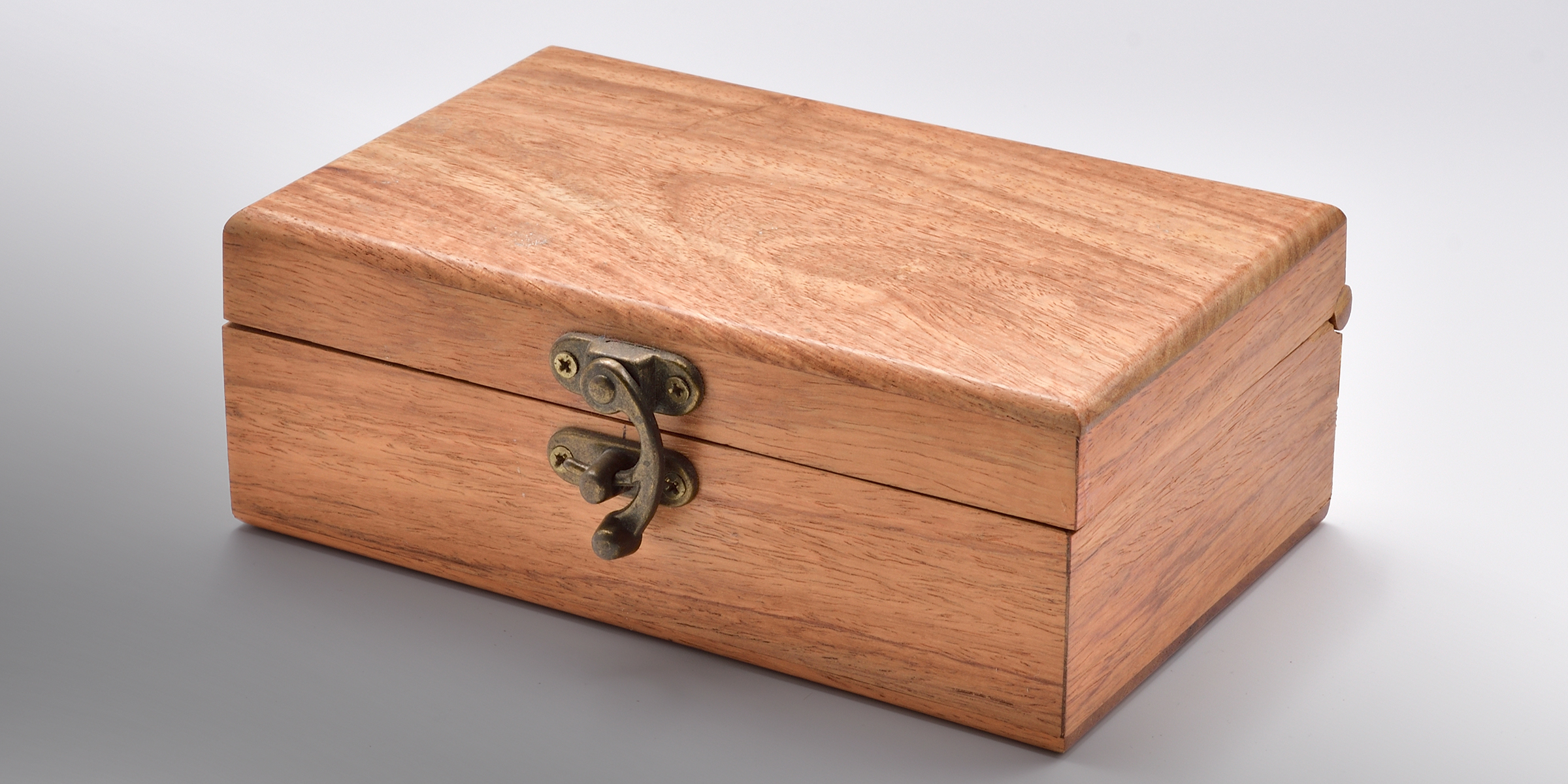 Una caja de madera | Fuente: Shutterstock