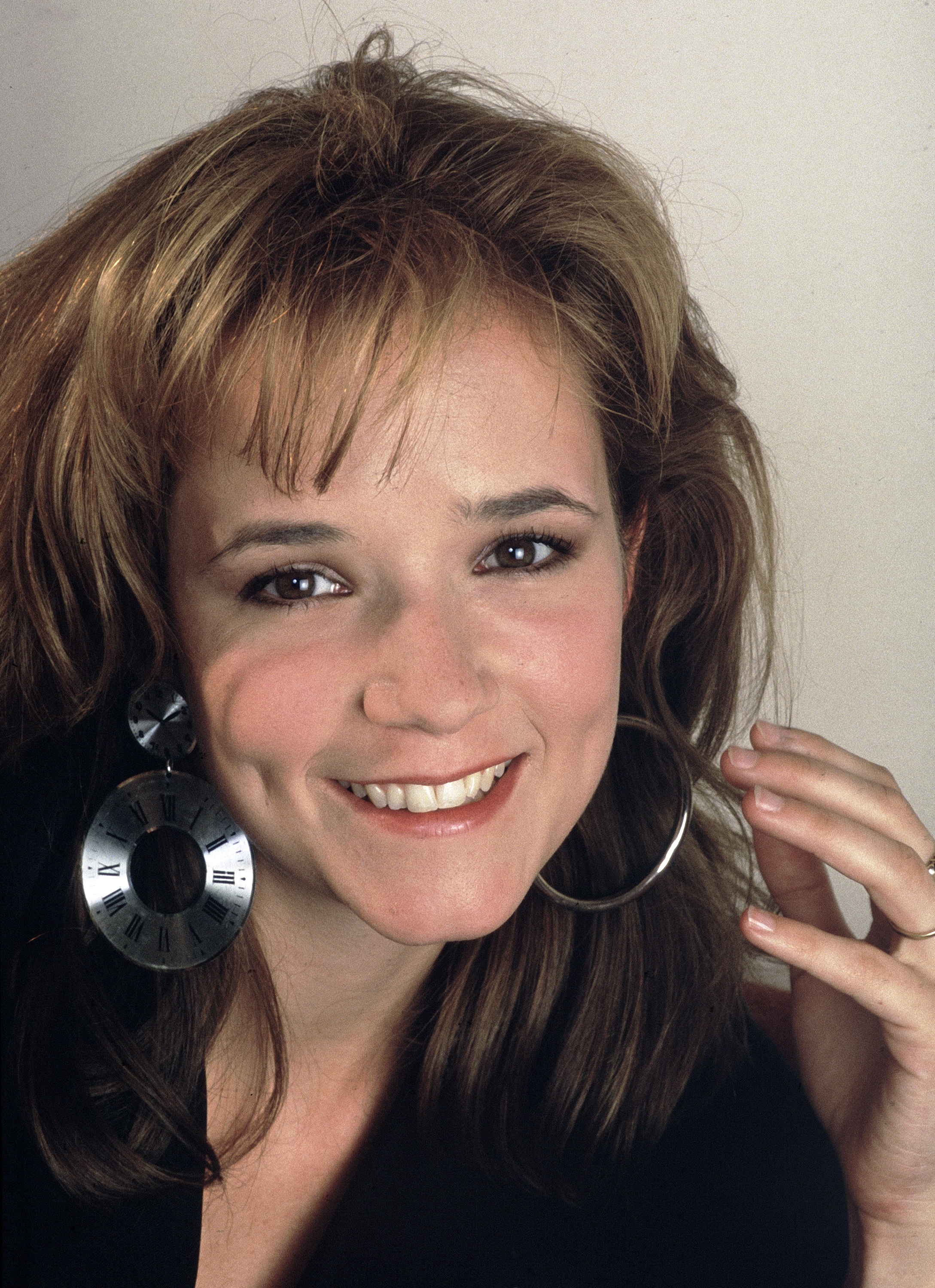 Lea Thompson durante una sesión de retratos el 24 de julio de 1986 en Los Ángeles, California | Foto: Getty Images