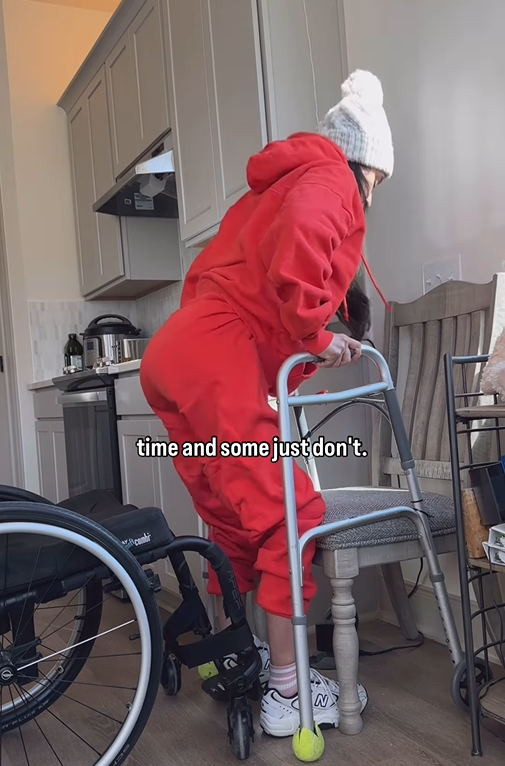 Maria Palen lucha por mantenerse en pie, fechada el 19 de enero de 2025 | Fuente: Instagram/@planthlete_maria