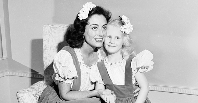 Foto de Joan Crawford y su hija, Christina Crawford. | Imagen: Getty Images
