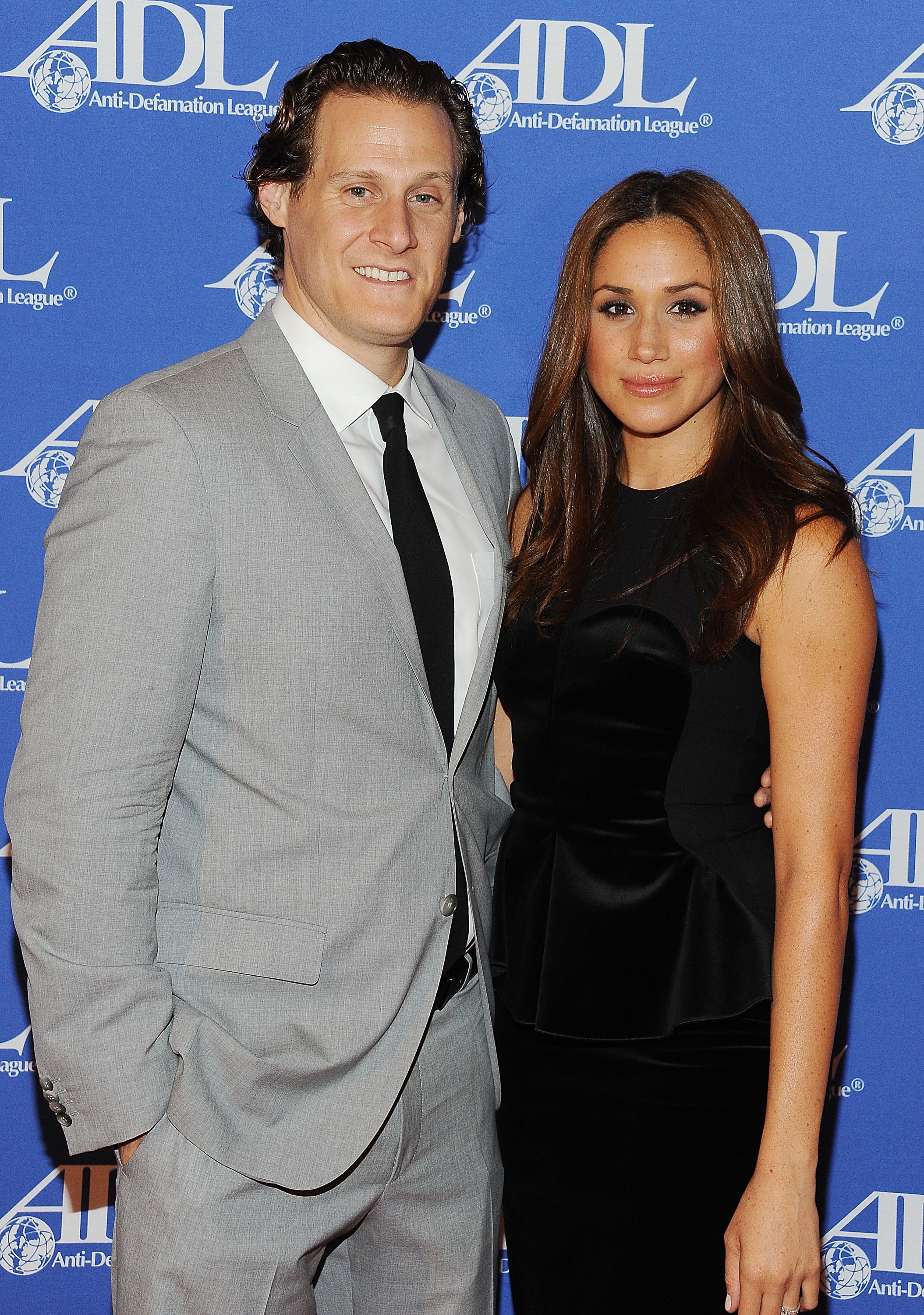 Trevor Engelson y Meghan Markle el 11 de octubre de 2011, en Beverly Hills, California. | Foto: Getty Images