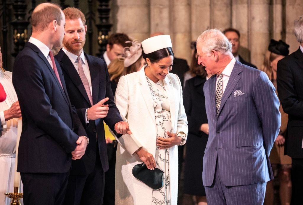 Meghan, duquesa de Sussex, habla con el príncipe Charles en el servicio de día de la Mancomunidad. | Créditos: Getty Images/GlobalImagesUkraine