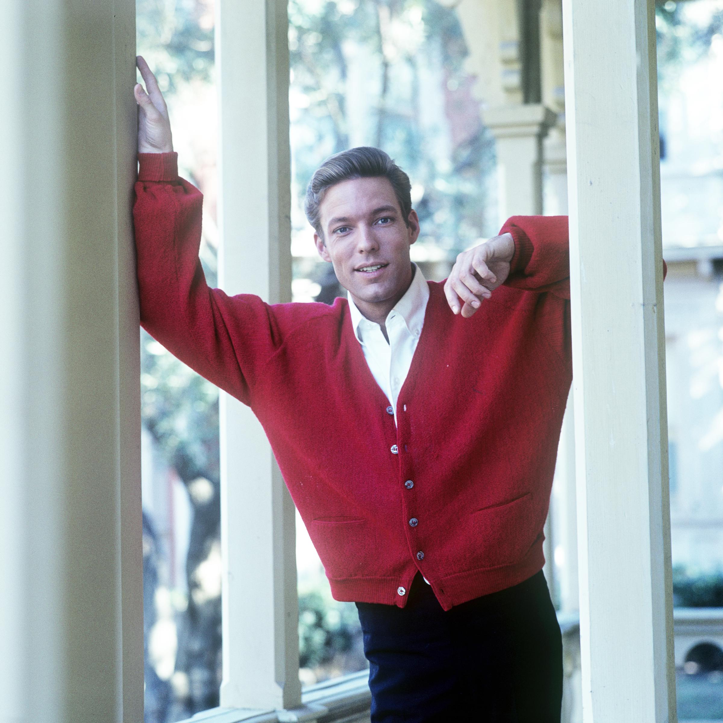 Richard Chamberlain posando para una fotografía, hacia 1960 | Fuente: Getty Images