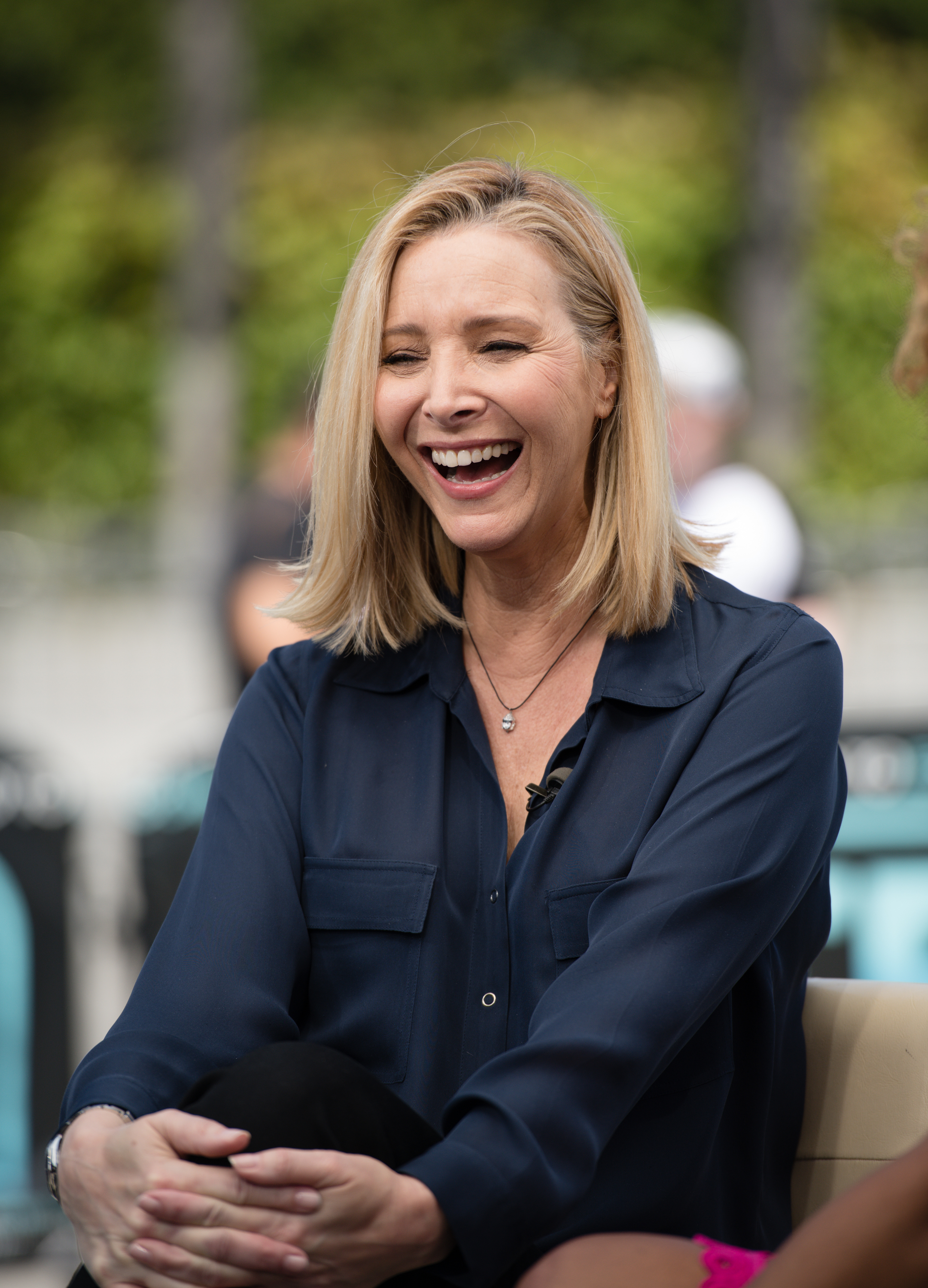 Lisa Kudrow visita "Extra" en Universal Studios Hollywood el 9 de abril de 2019 | Fuente: Getty Images