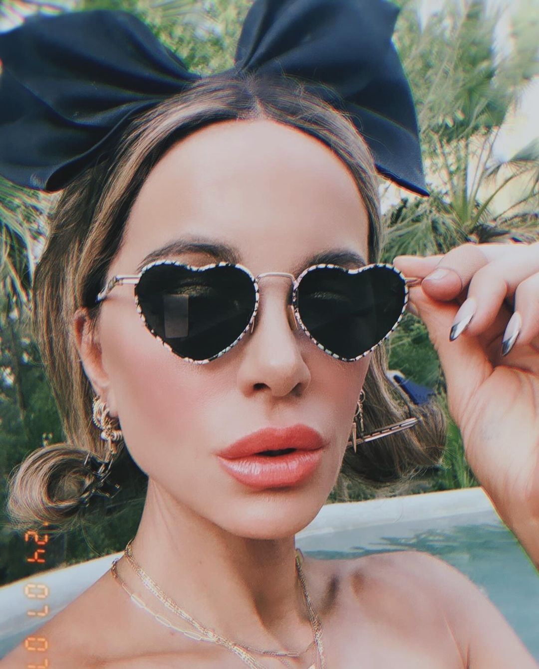 Kate Beckinsale deslumbra mientras está de vacaciones con sus amigas, de una publicación de Instagram fechada el 7 de julio de 2024. | Fuente: Instagram/katebeckinsale/