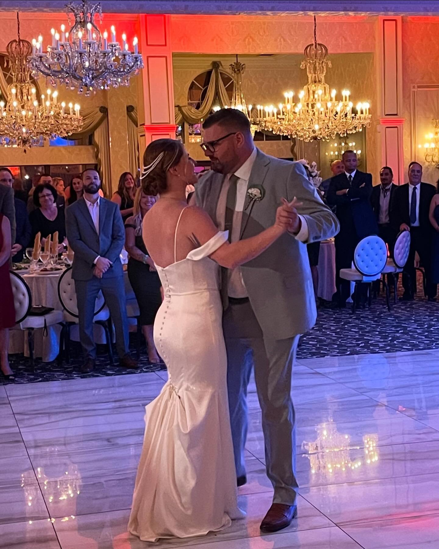 La oficial Rennhack bailando el día de su boda | Fuente: Facebook / Paulina Stepanov