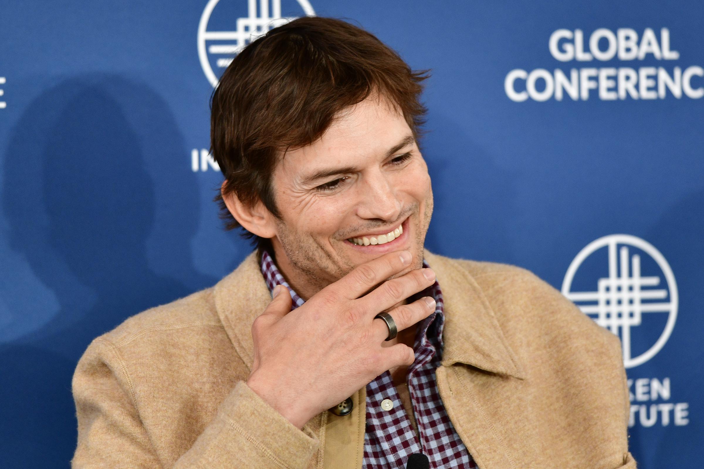 Ashton Kutcher asiste a la Conferencia Global del Instituto Milken en Beverly Hills, California, el 1 de mayo de 2023 | Fuente: Getty Images