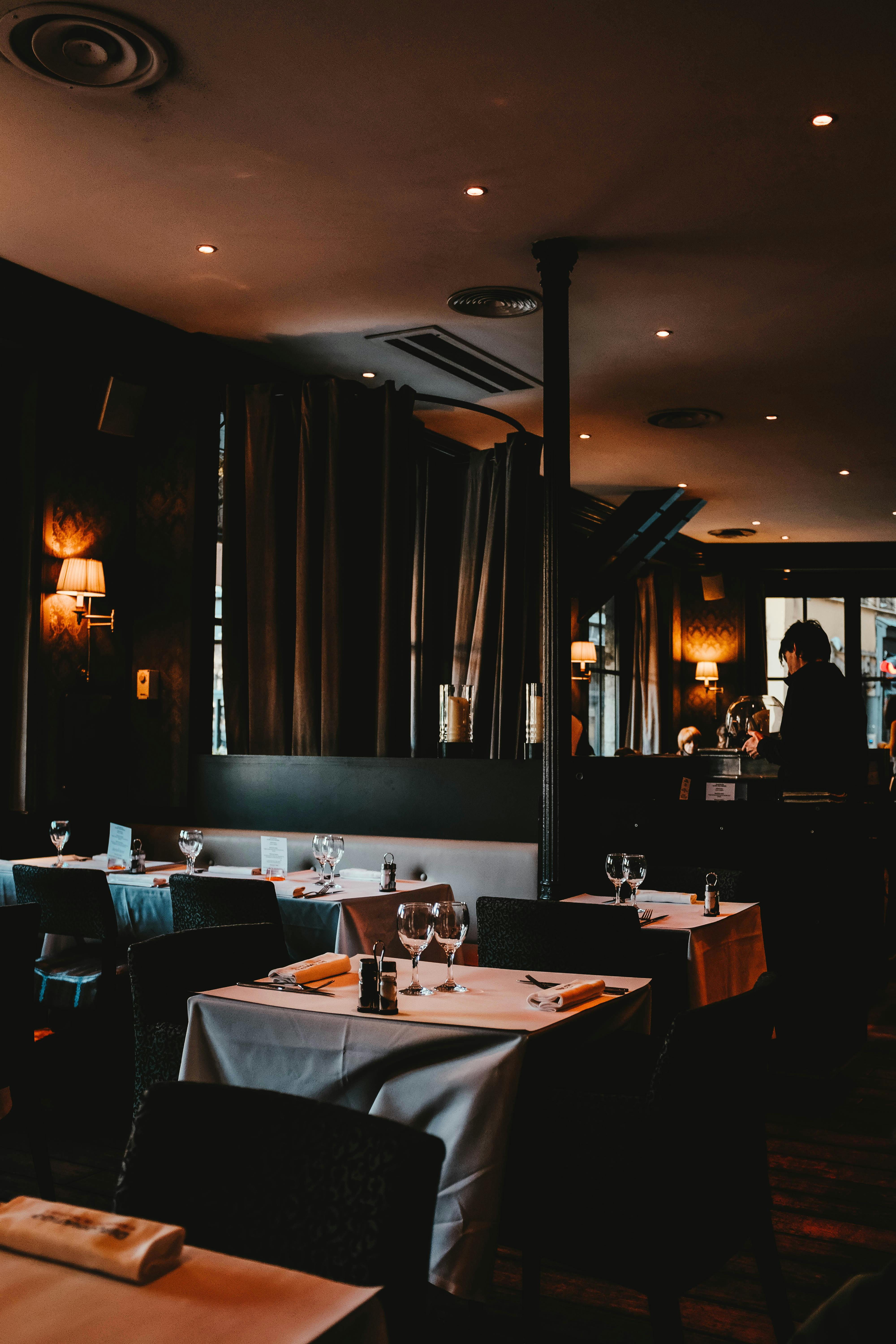 Interior de un restaurante | Fuente: Unsplash