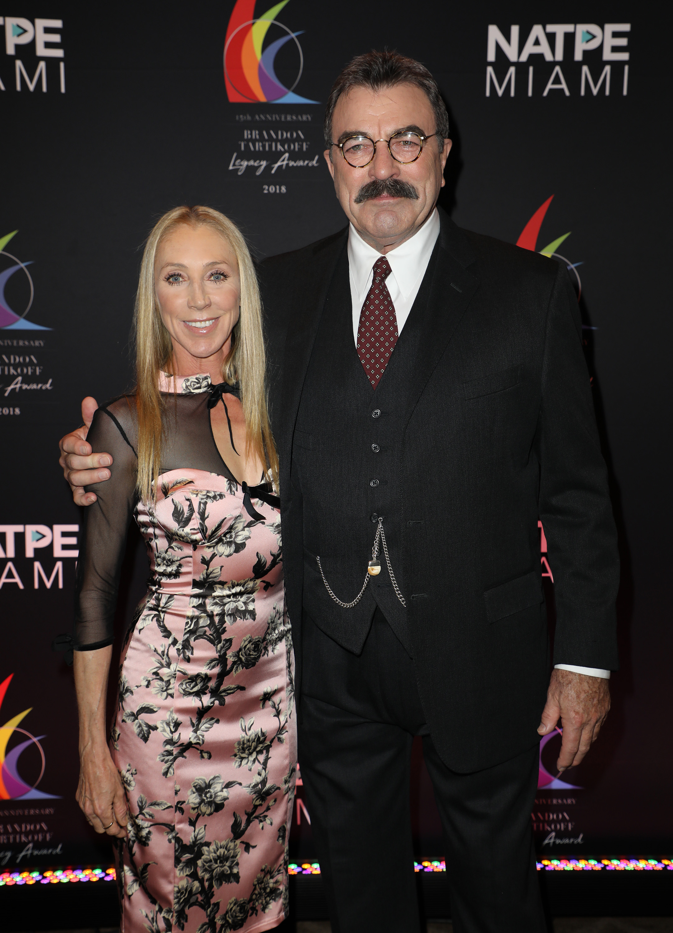 Jillie Mack y Tom Selleck en los Premios Brandon Tartikoff Legacy el 17 de enero de 2018, en Miami Beach, Florida. | Fuente: Getty Images