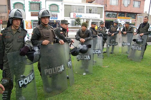 Grupo de policías de Colombia. | Foto: Wikimedia Commons