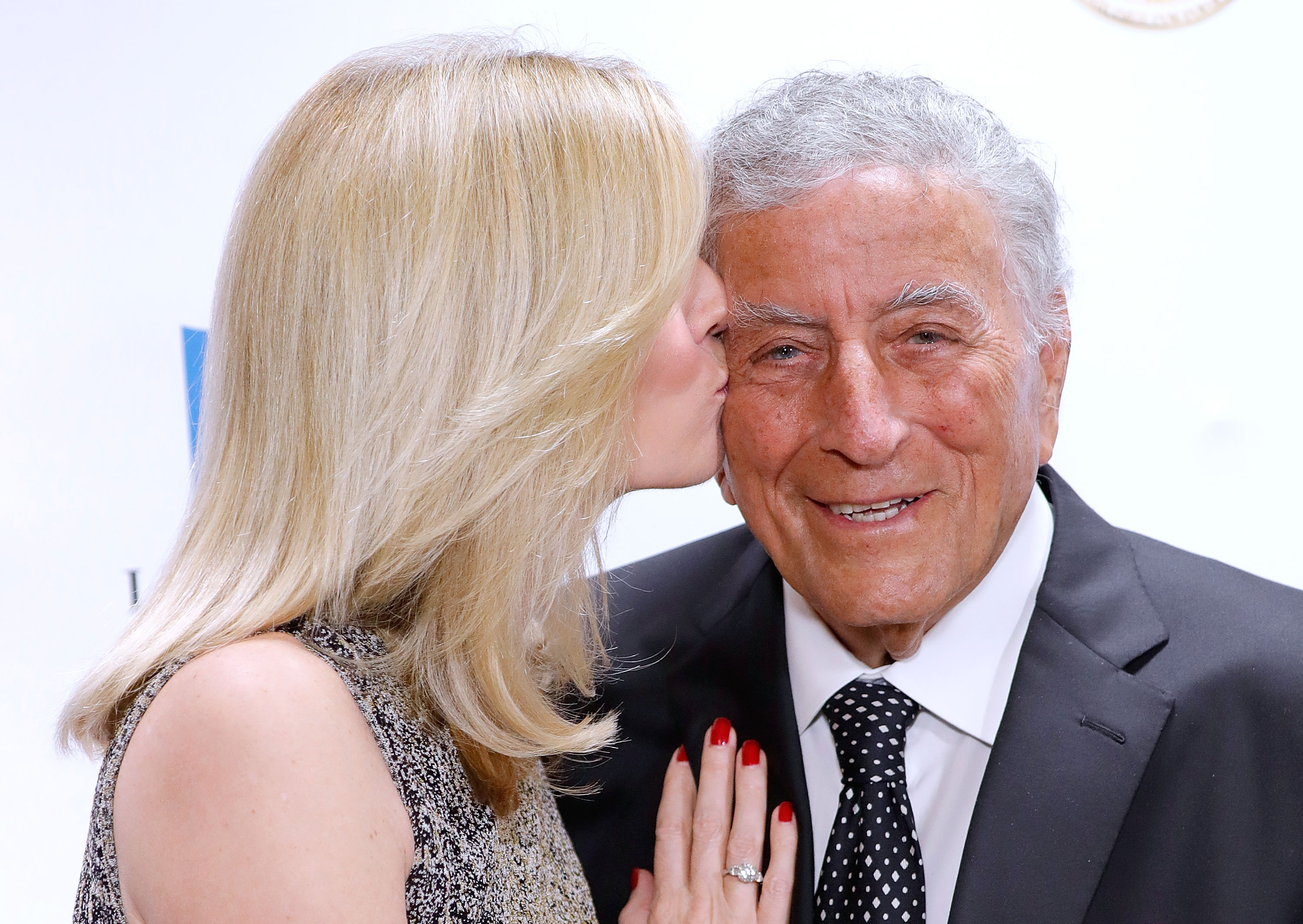 Susan Crow y Tony Bennett en el Concierto de Homenaje al Premio Gershwin el 15 de noviembre de 2017, en Washington, DC. | Fuente: Getty Images