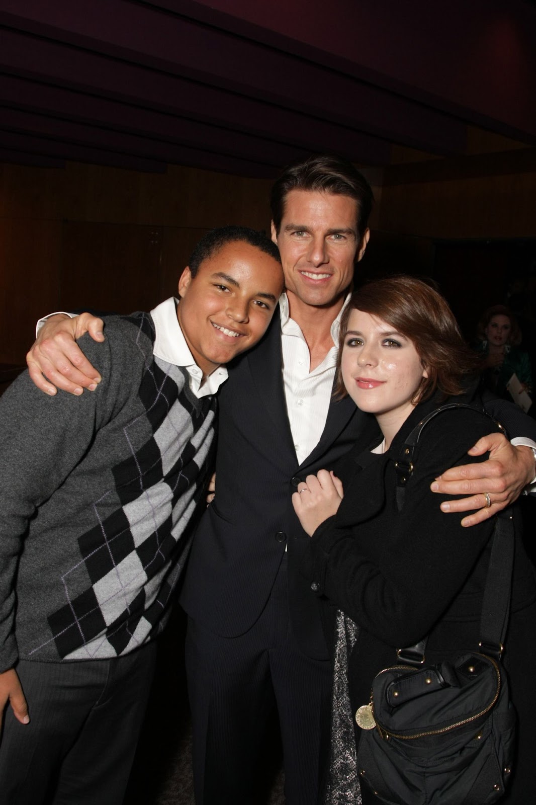 Tom Cruise con sus hijos, Isabella y Connor Kidman Cruise, en el estreno de "Valkiria" el 18 de diciembre de 2008, en Los Ángeles, California | Fuente: Getty Images