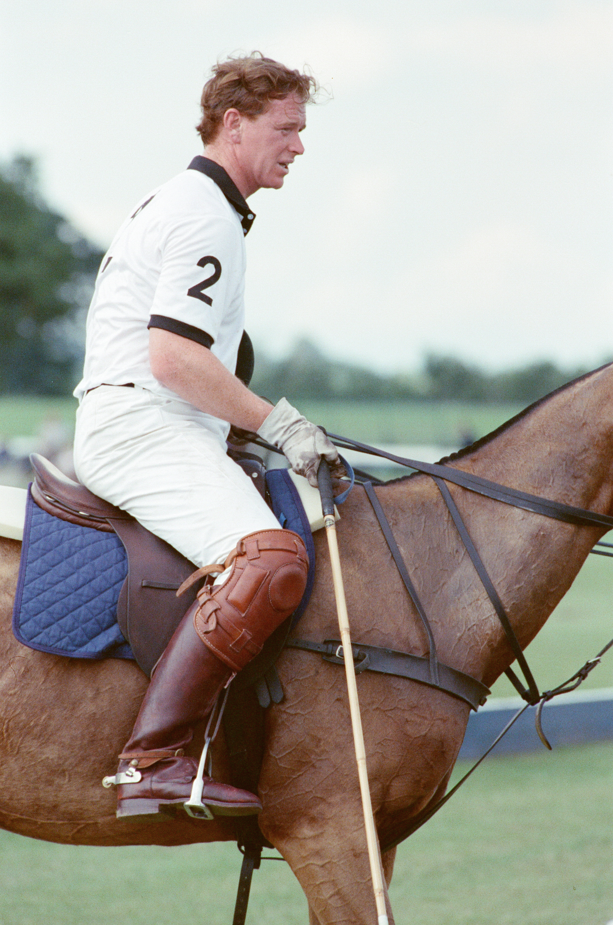 El mayor James Hewitt en el campo de polo, el 16 de julio de 1991. | Fuente: Getty Images