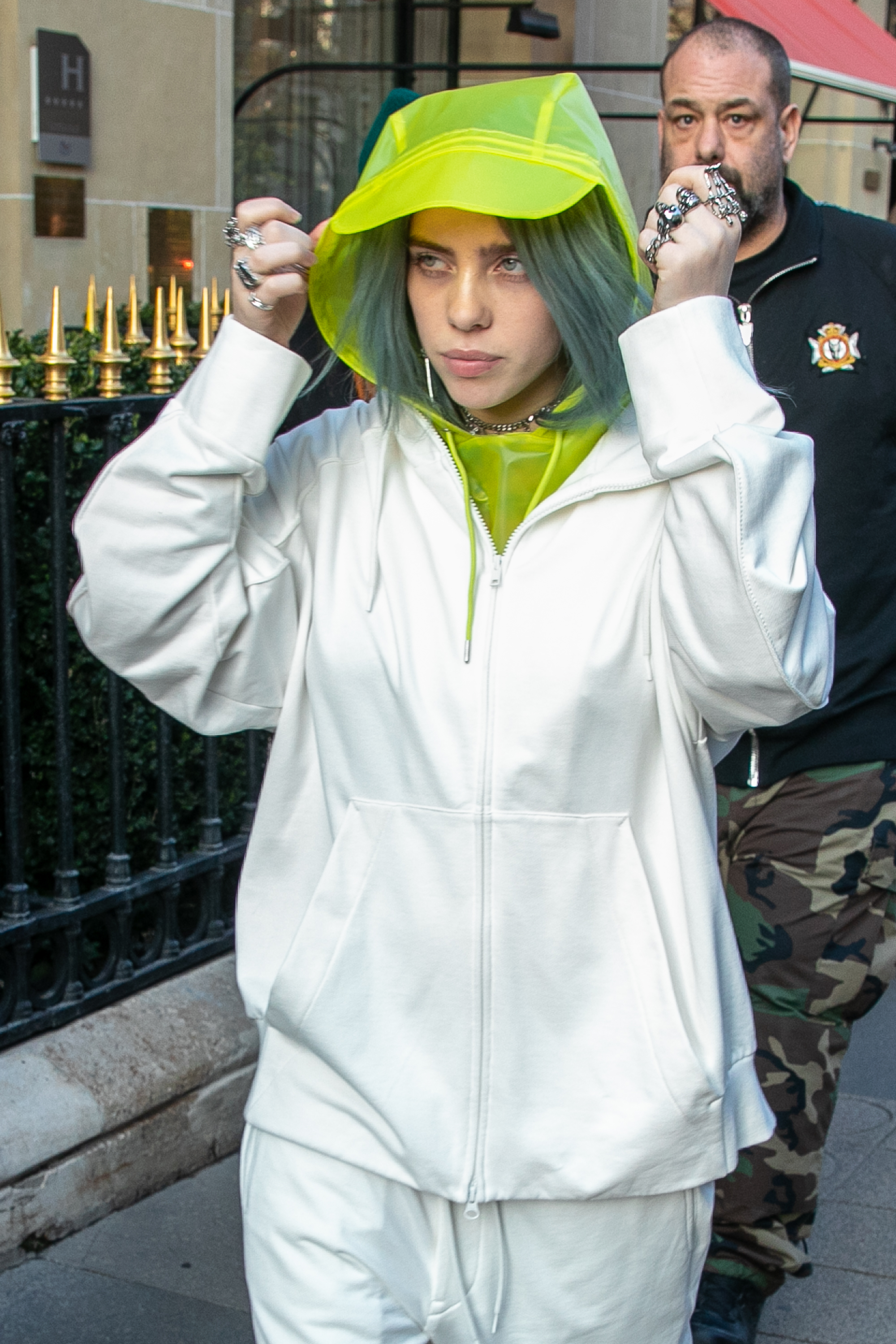 Billie Eilish es vista en la avenida Montaigne de París, Francia, el 20 de febrero de 2019 | Fuente: Getty Images