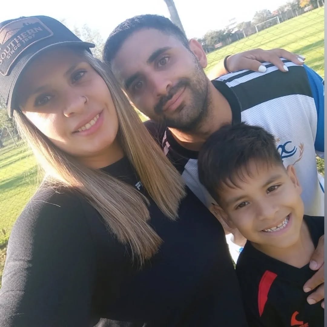 Thiago con su familia. | Foto: Facebook.com/fabian.correa.359