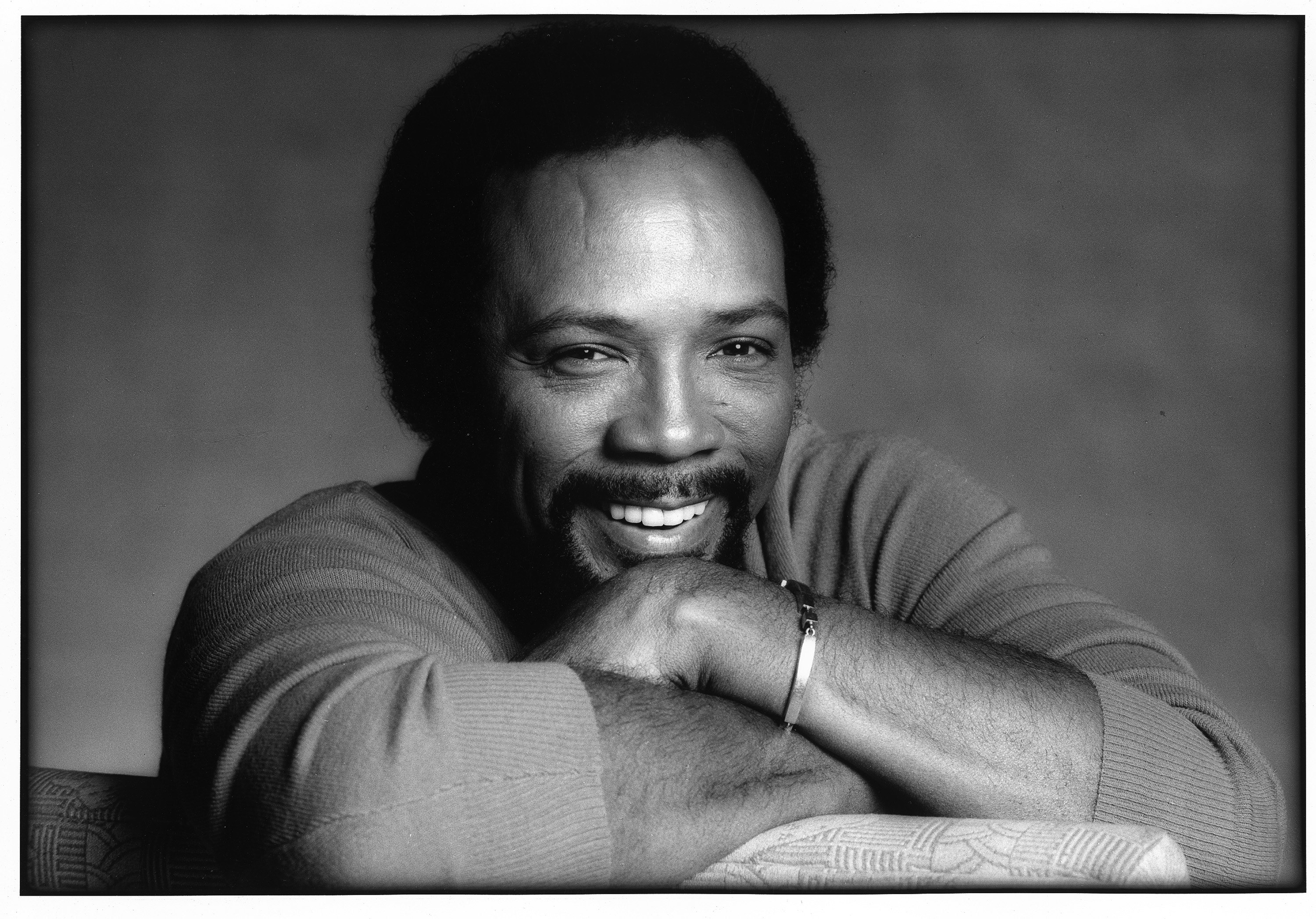 Quincy Jones posando para un retrato en 1981, en Los Ángeles, California | Fuente: Getty Images