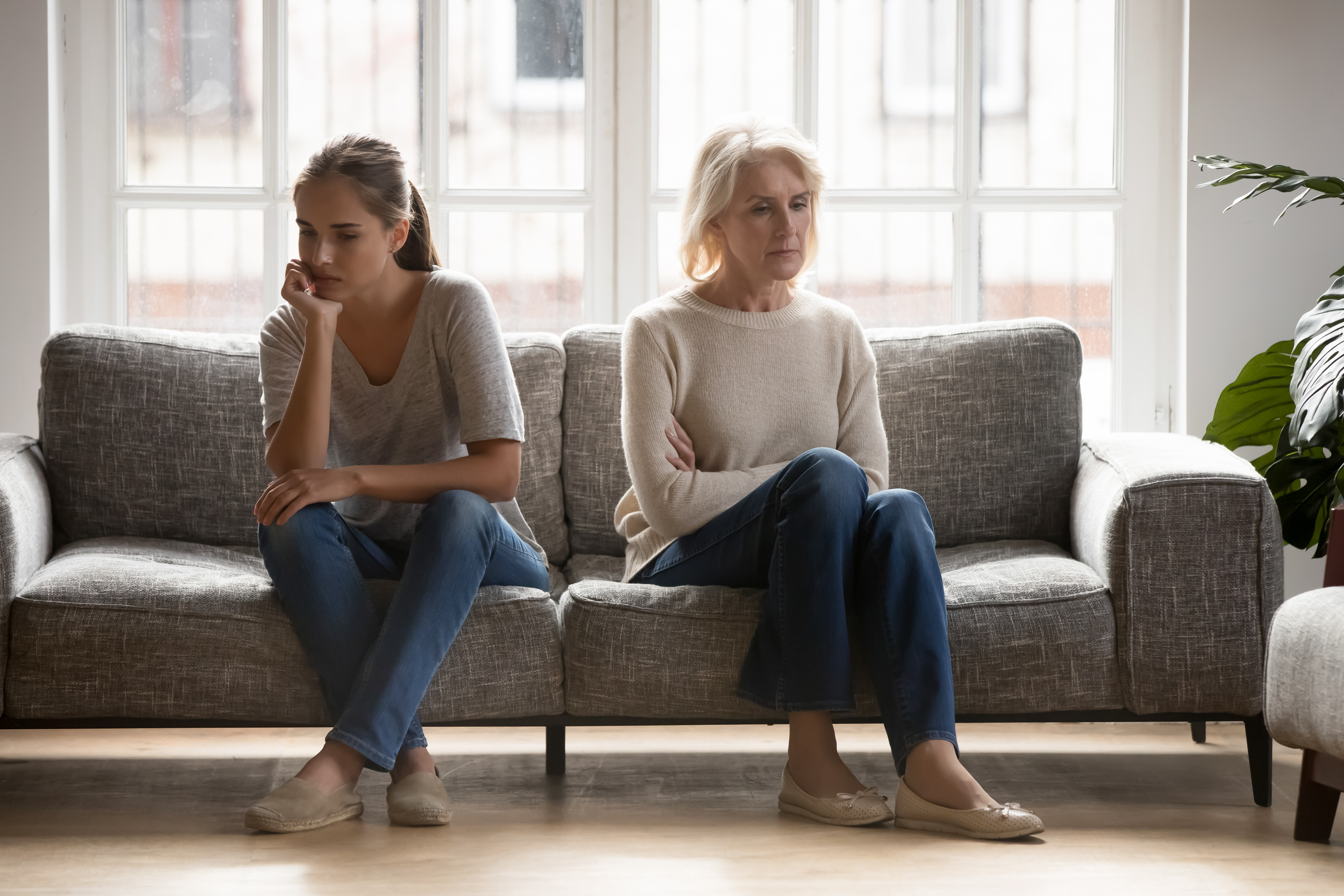 Madre e hija no se hablan | Fuente: Shutterstock