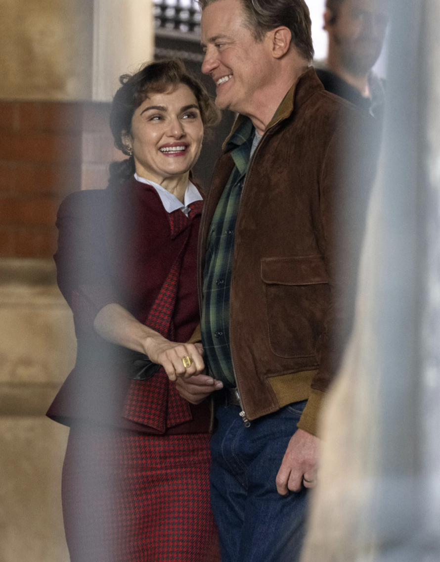 Brendan Fraser y Rachel Weisz comparten un momento entrañable en unas fotos recién publicadas, que nos traen recuerdos de su querida química en pantalla en "The Mummy" | Fuente: Instagram/@people