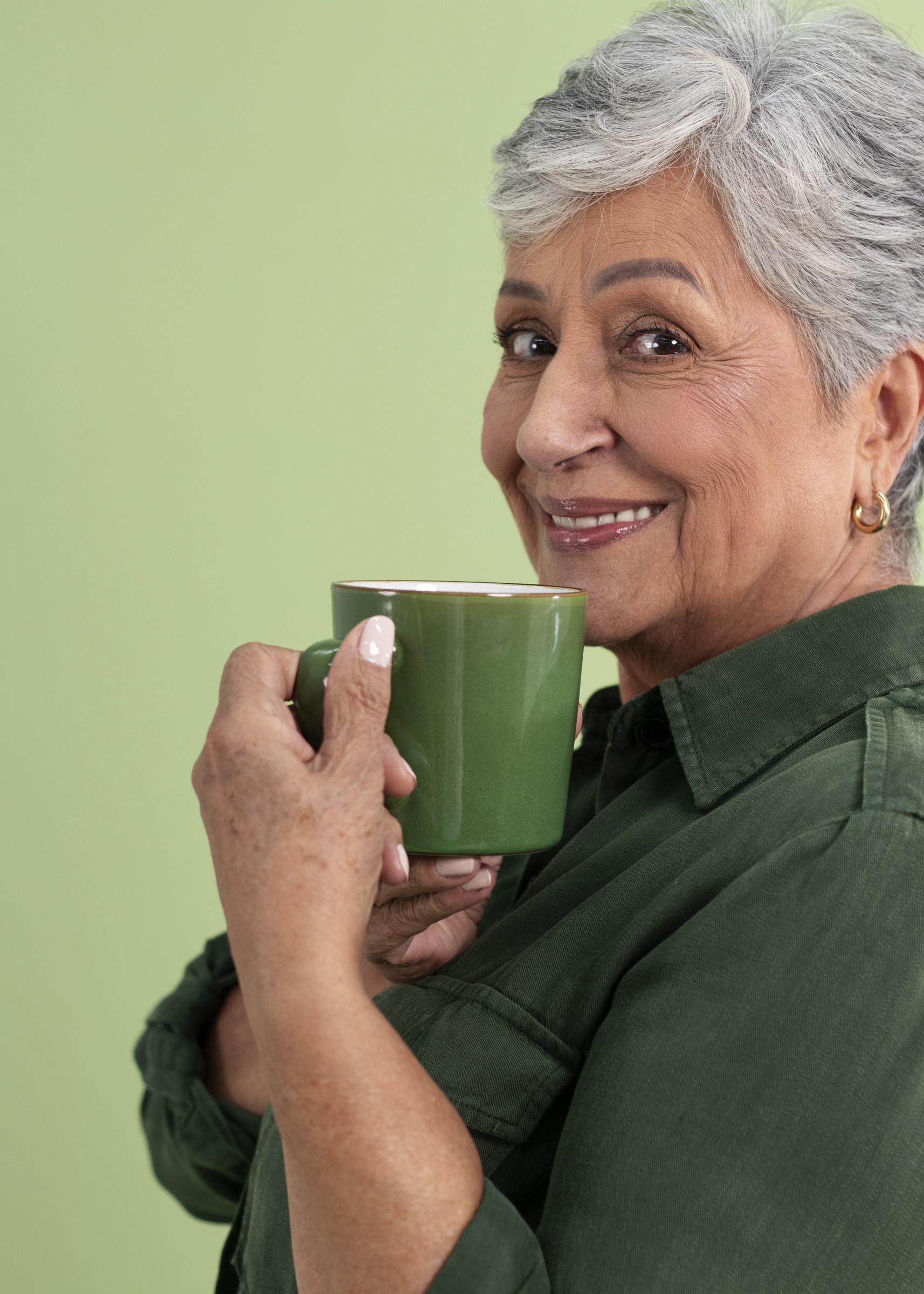 Una abuela tramando una venganza | Fuente: Freepik