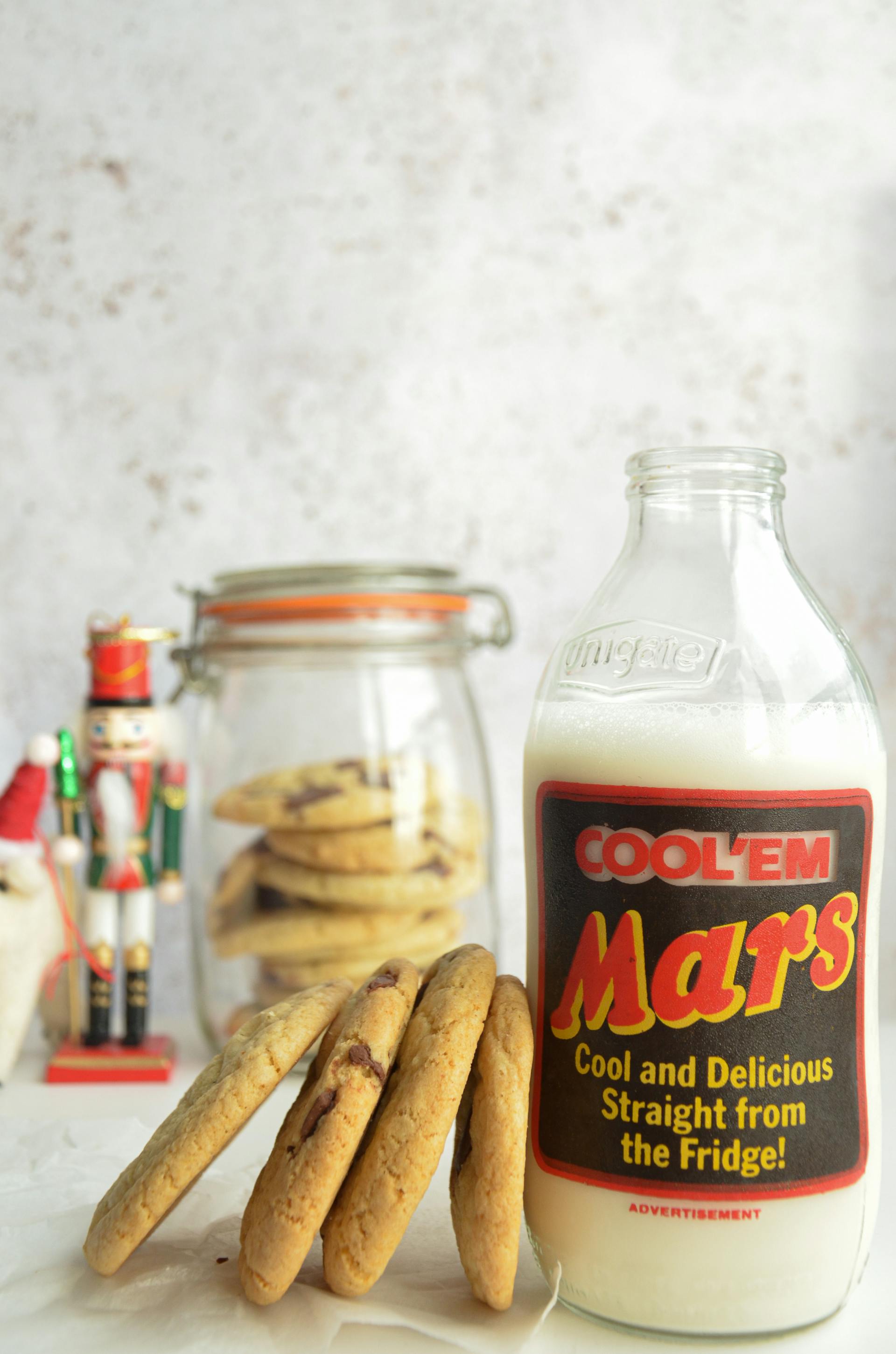 Galletas con una botella de leche | Fuente: Pexels