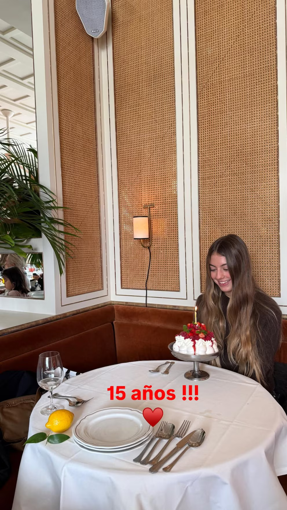 Juliana Awada compartió fotografías del festejo de 15 años de su hija Antonia en París | Fuente: Instagram Stories/juliana.awada