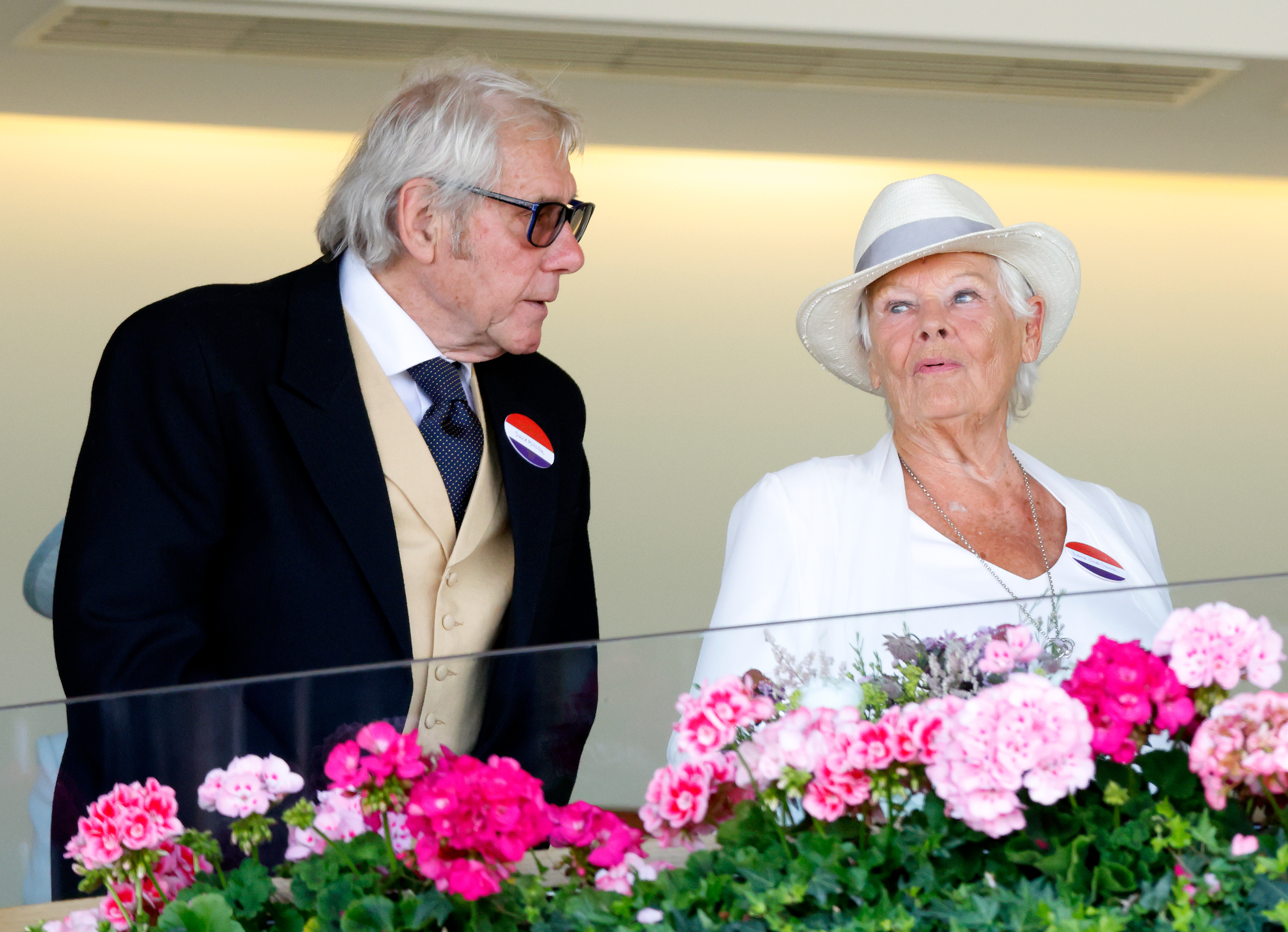 David Mills y Judi Dench en el Royal Ascot de 2023 | Fuente: Getty Images