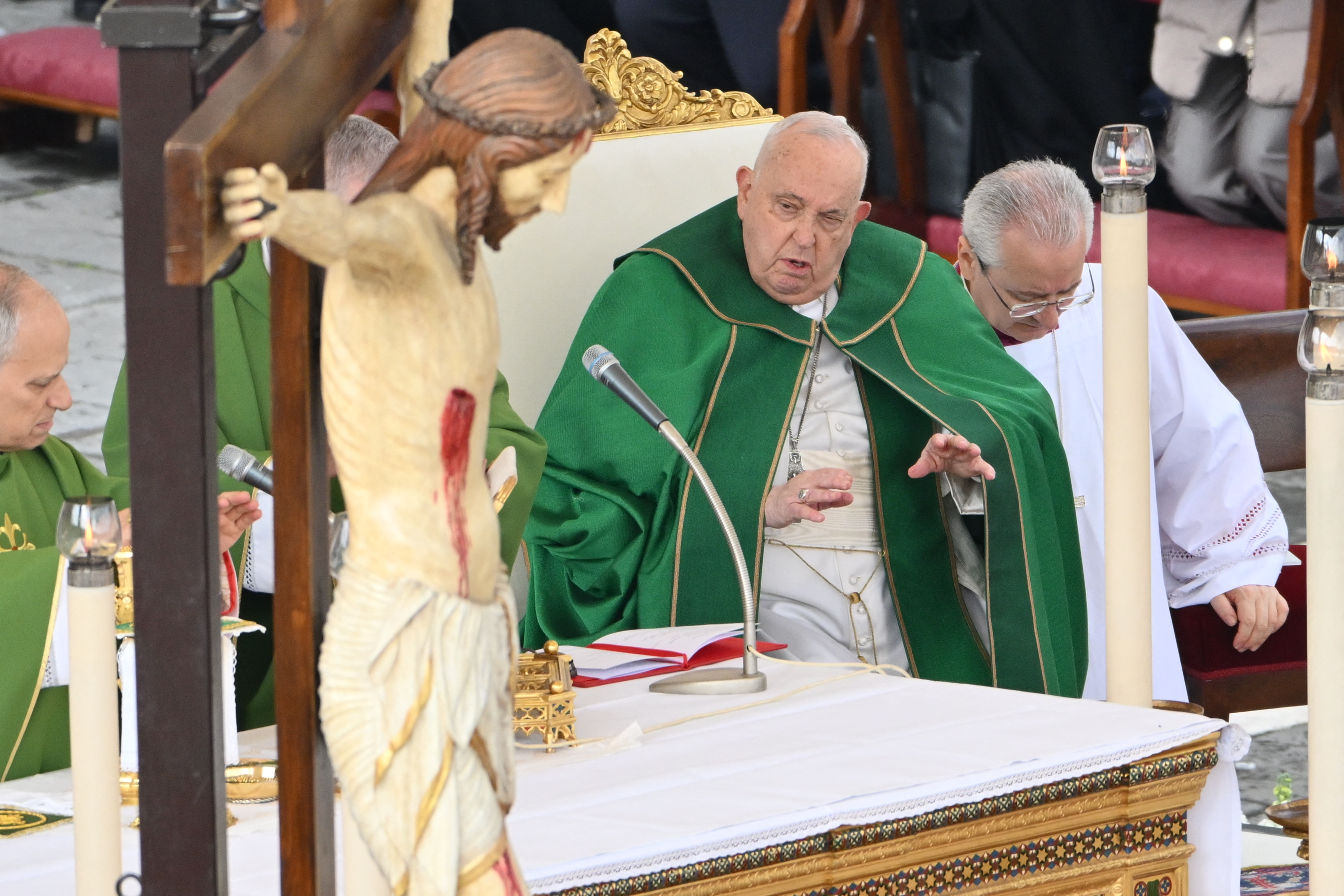 El Papa Francisco celebrando la misa por el Jubileo de las Fuerzas Armadas en la plaza de San Pedro de la Ciudad del Vaticano el 9 de febrero de 2025. | Fuente: Getty Images