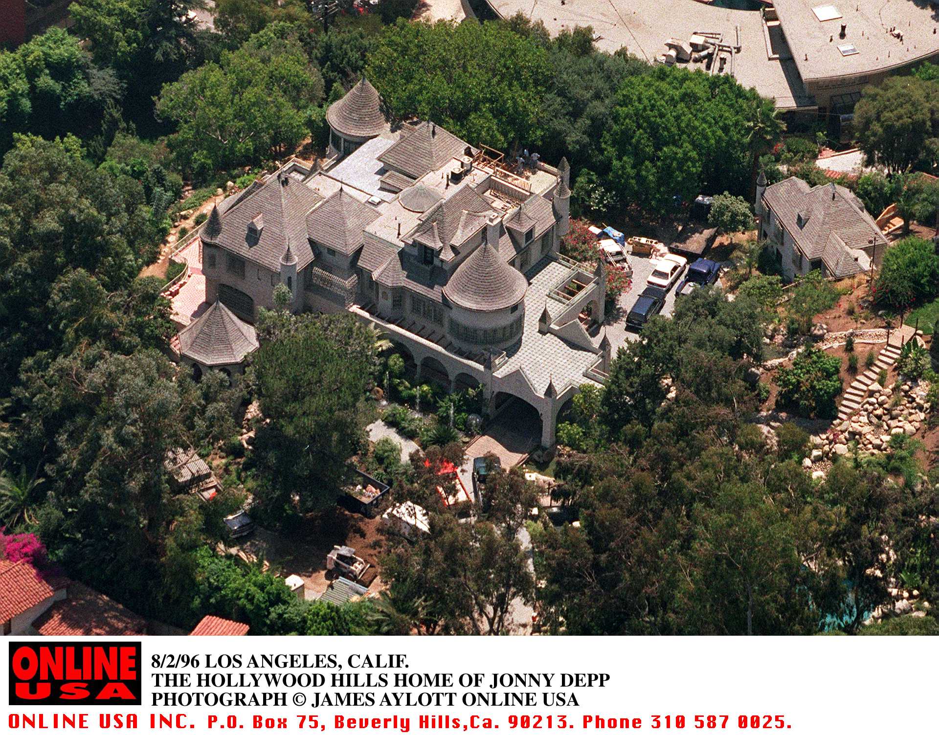 Vista aérea del castillo de Johnny Depp fotografiado el 29 de julio de 1996 en West Hollywood | Fuente: Getty Images