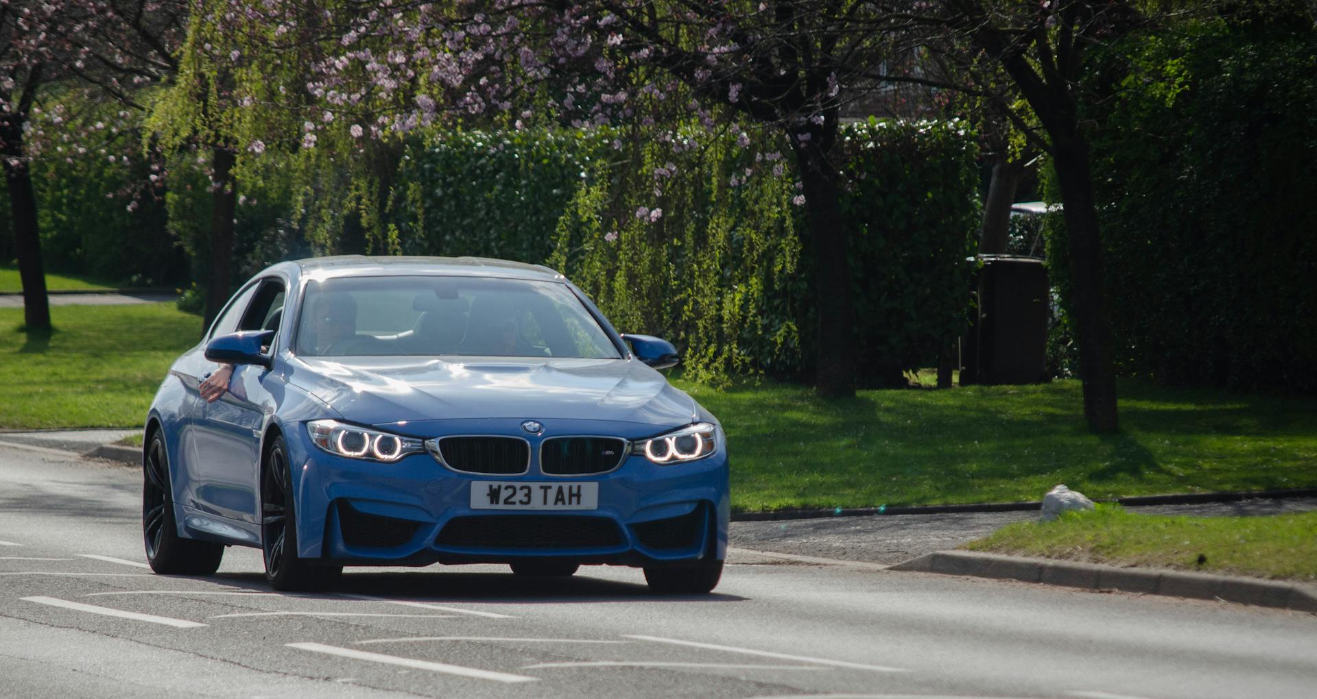 Automóvil en la carretera | Fuente: Pexels