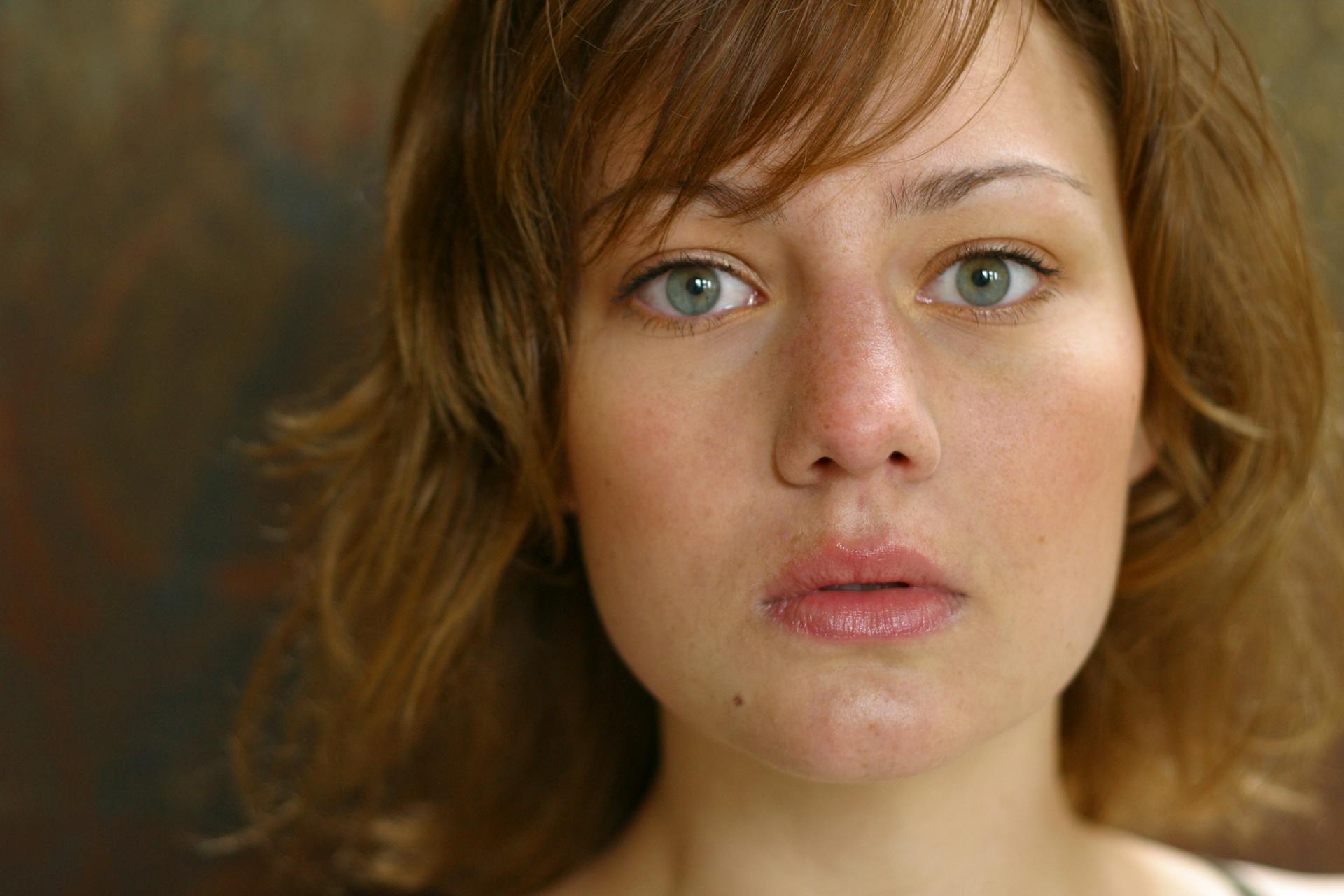 Una mujer mirando al frente | Fuente: Pexels