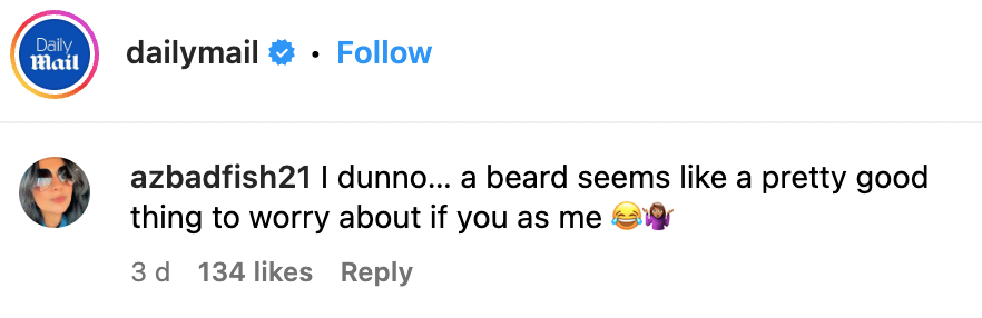 "No sé...una barba parece algo bueno por lo que preocuparse si me preguntas a mi 😂 🤷‍♀️" | Captura de pantalla de un comentario sobre Becca Wilks. | Foto: Instagra.com/Dailymail