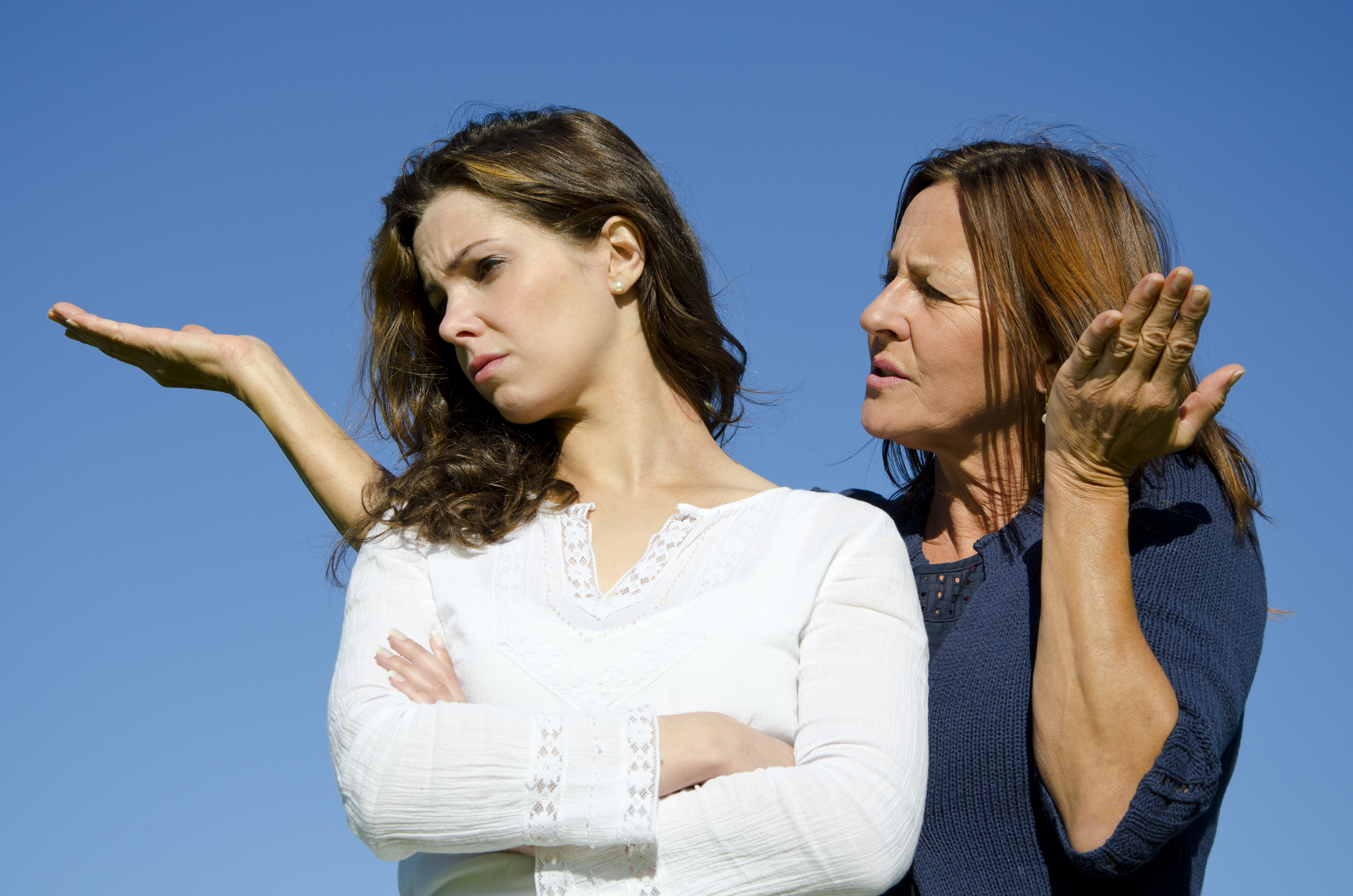 Una madre y su hija discutiendo. | Foto: Shutterstock